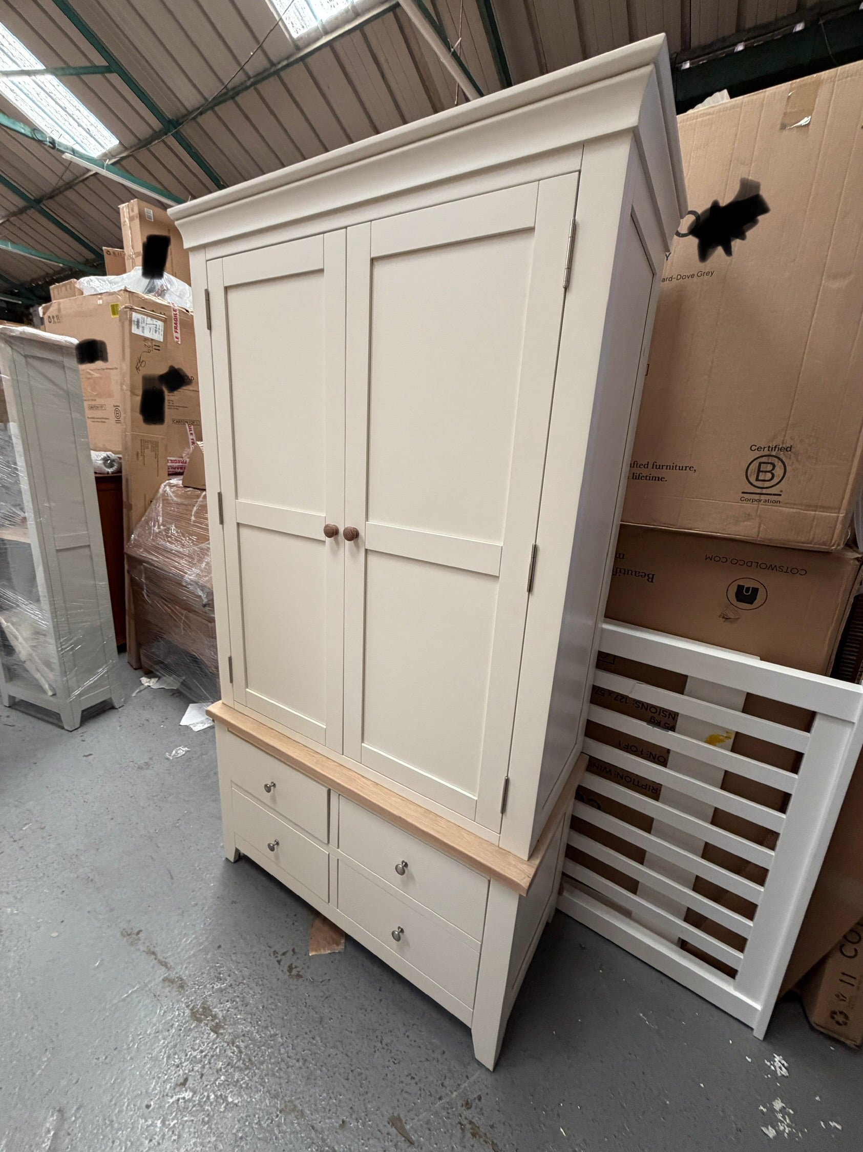 CHESTER CLASSIC CREAM
Double Larder Quality Furniture Clearance Ltd