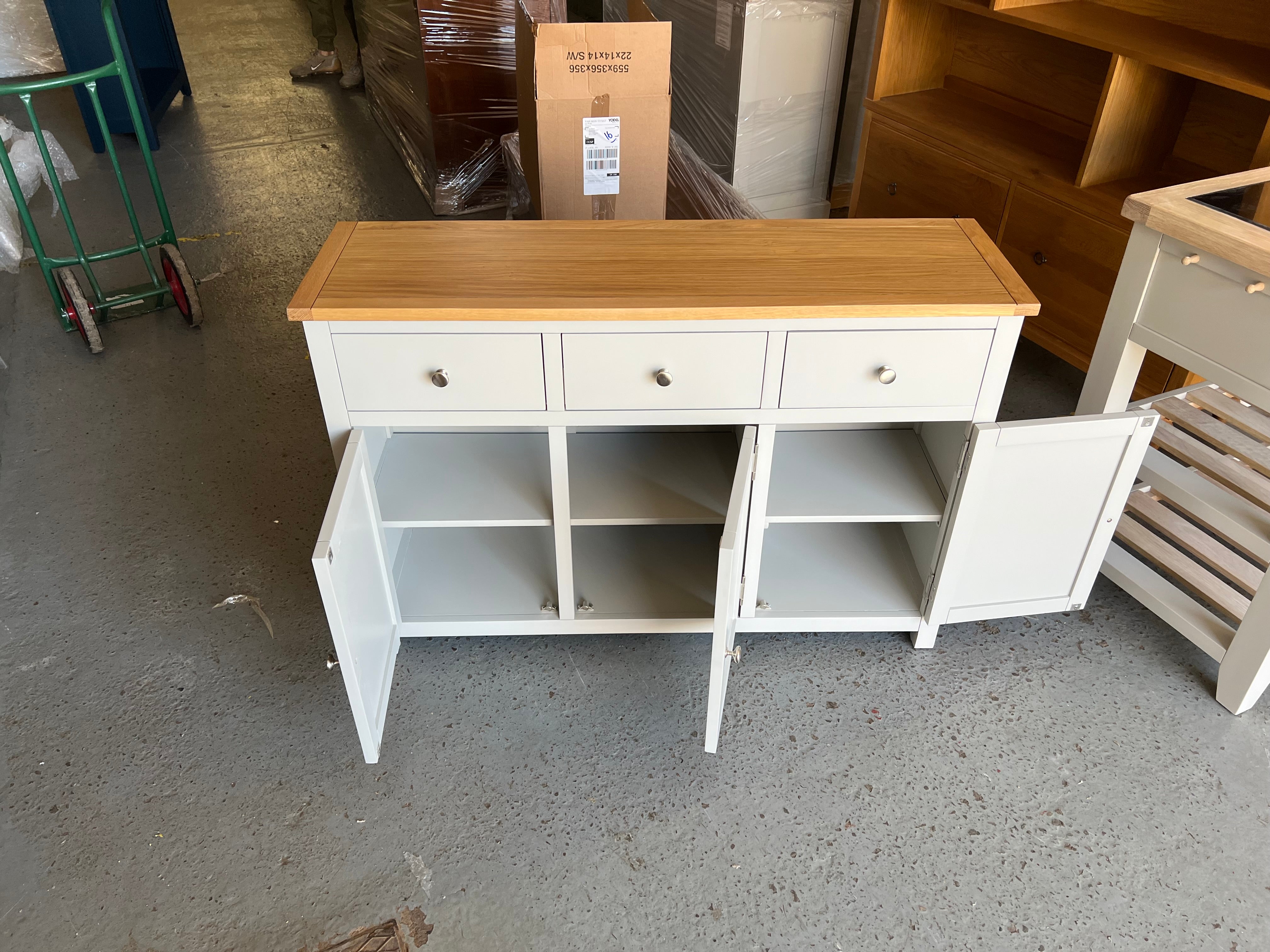 SIMPLY PEBBLE GREY
3 Door Sideboard Quality Furniture Clearance Ltd