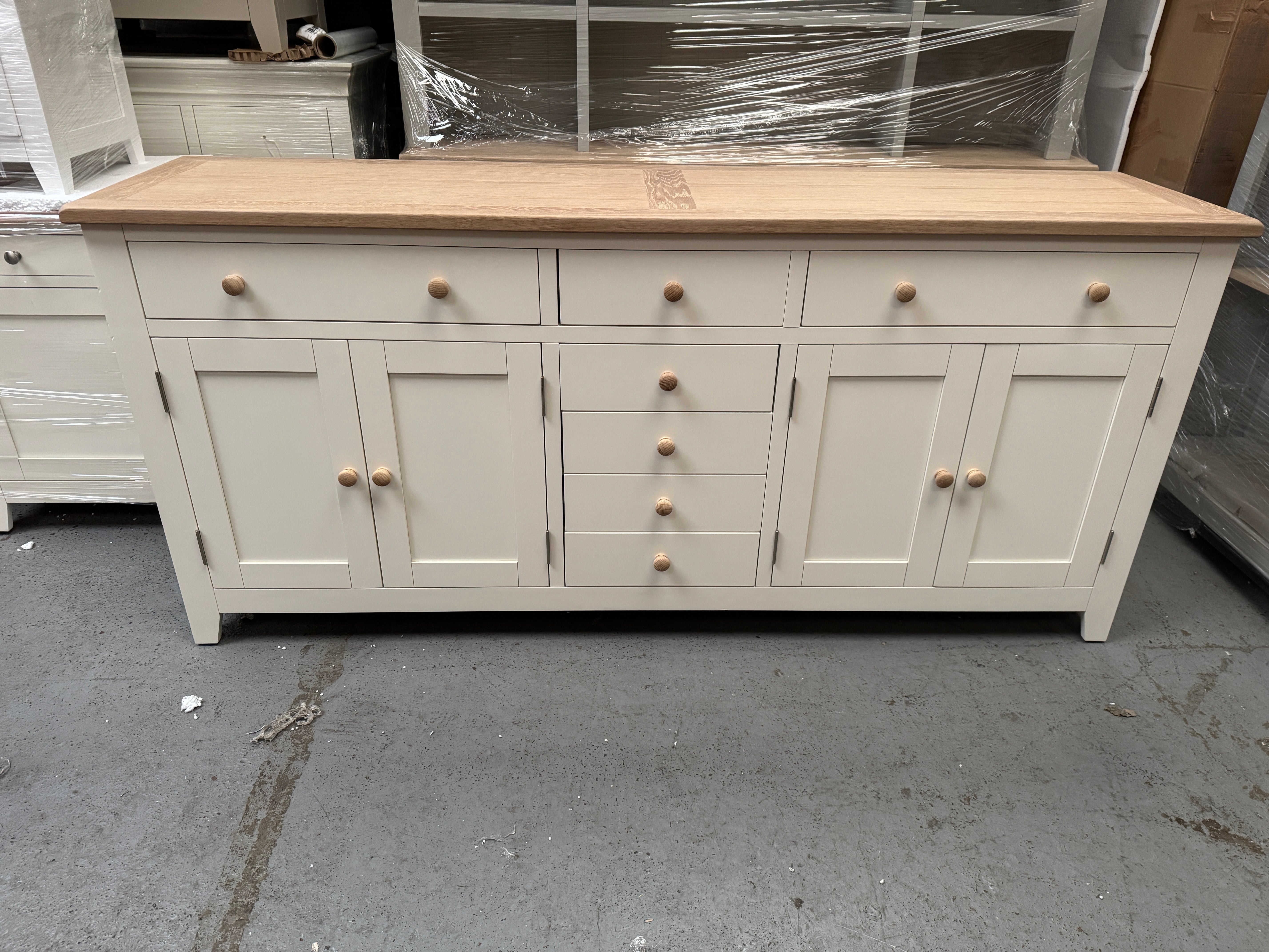 CHESTER CLASSIC CREAM
Grand Sideboard Quality Furniture Clearance Ltd