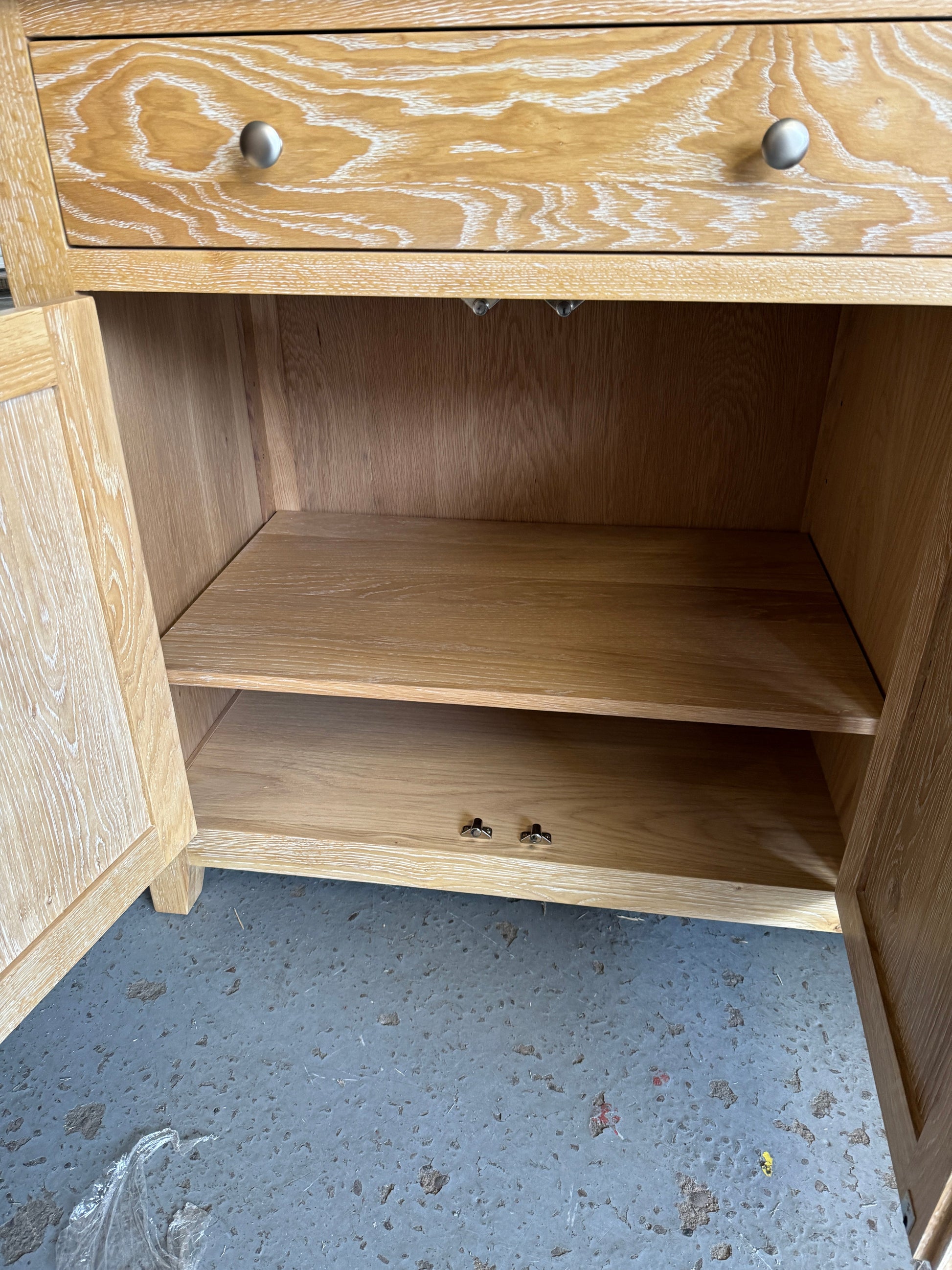 INGLESHAM WHITEWASH OAK
Grand Sideboard Quality Furniture Clearance Ltd