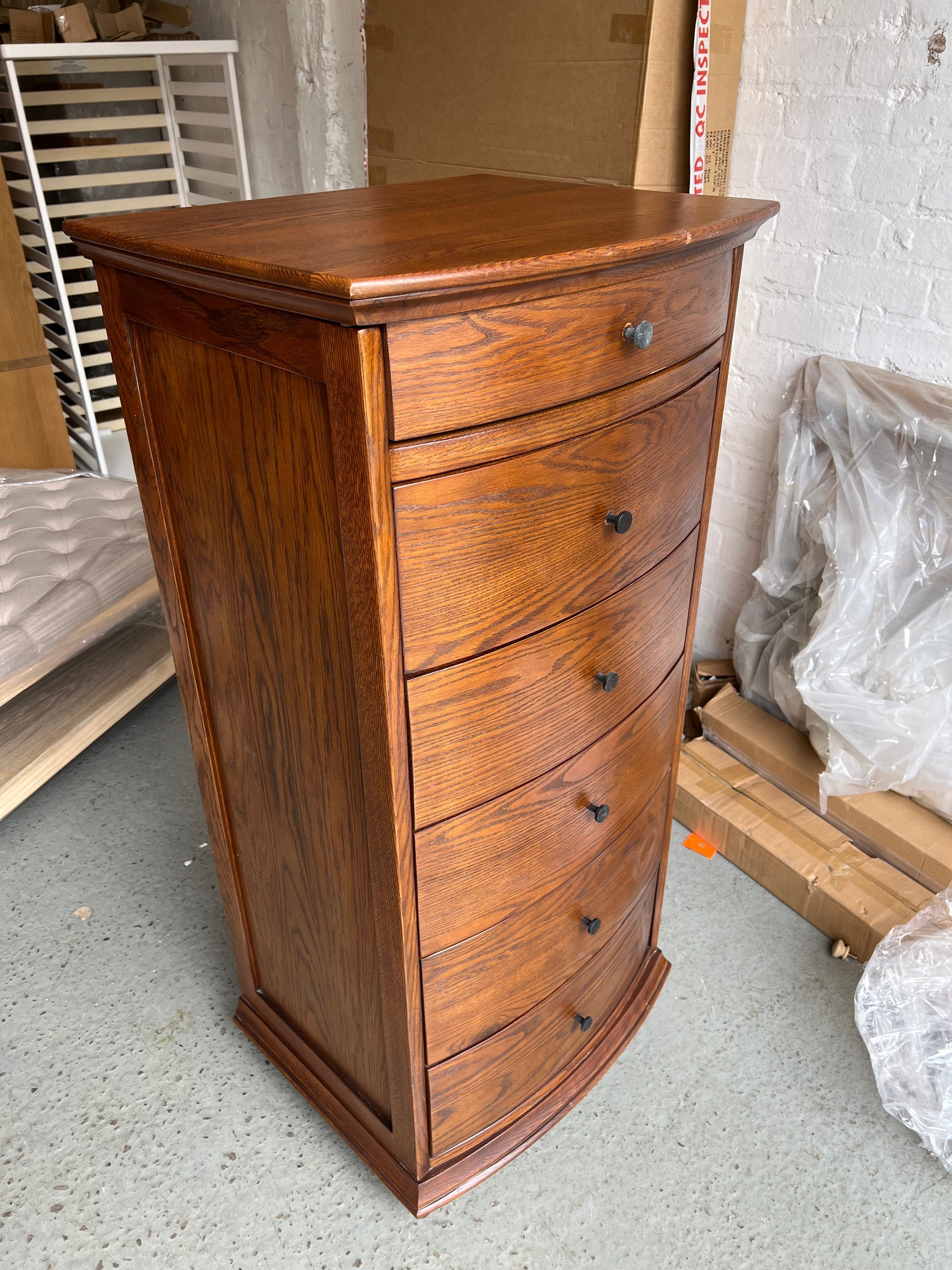 WINCHCOMBE DARK OAK
Vanity Tall Boy Quality Furniture Clearance Ltd