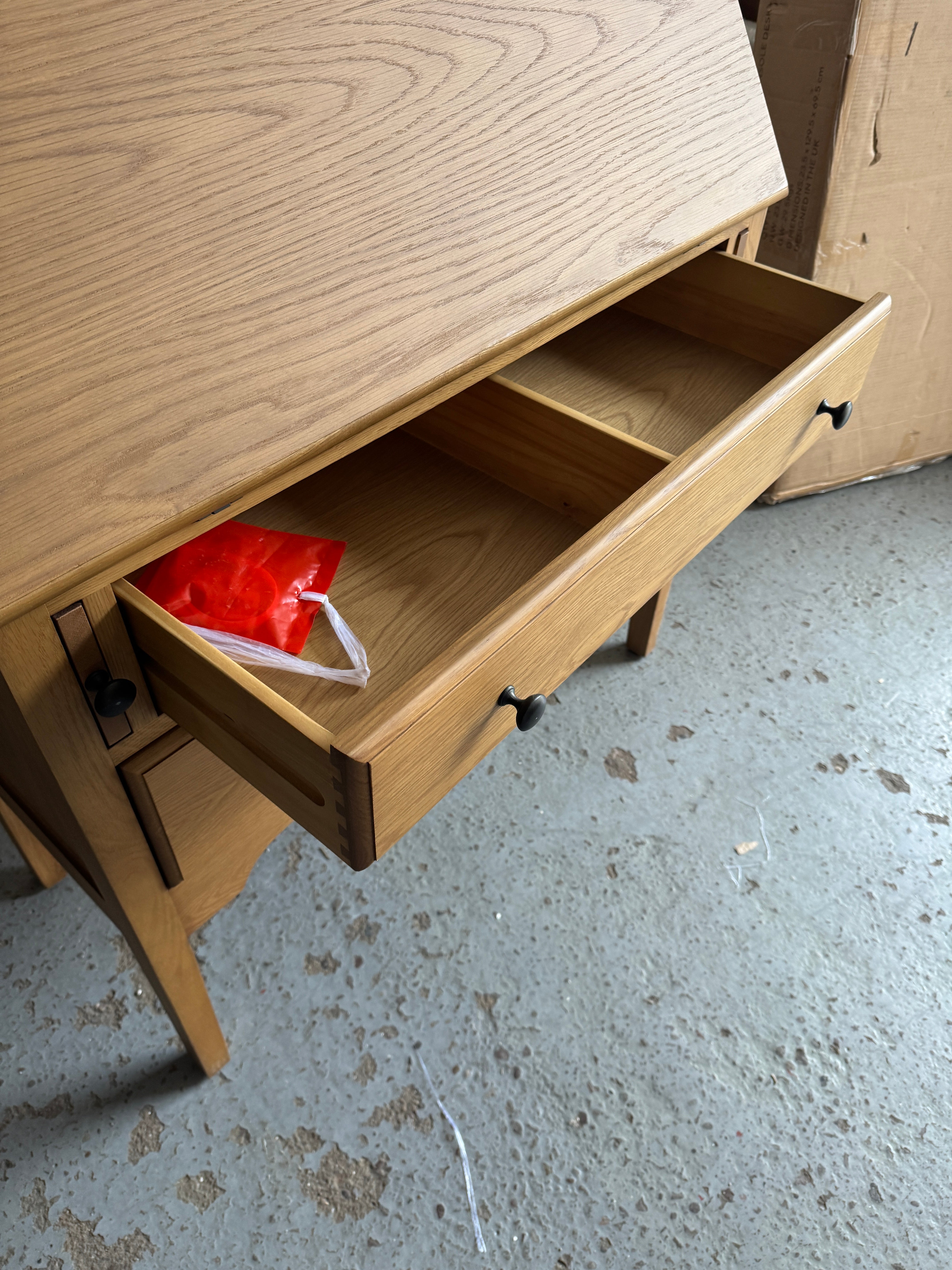 ELKSTONE MELLOW OAK
Bureau Quality Furniture Clearance Ltd