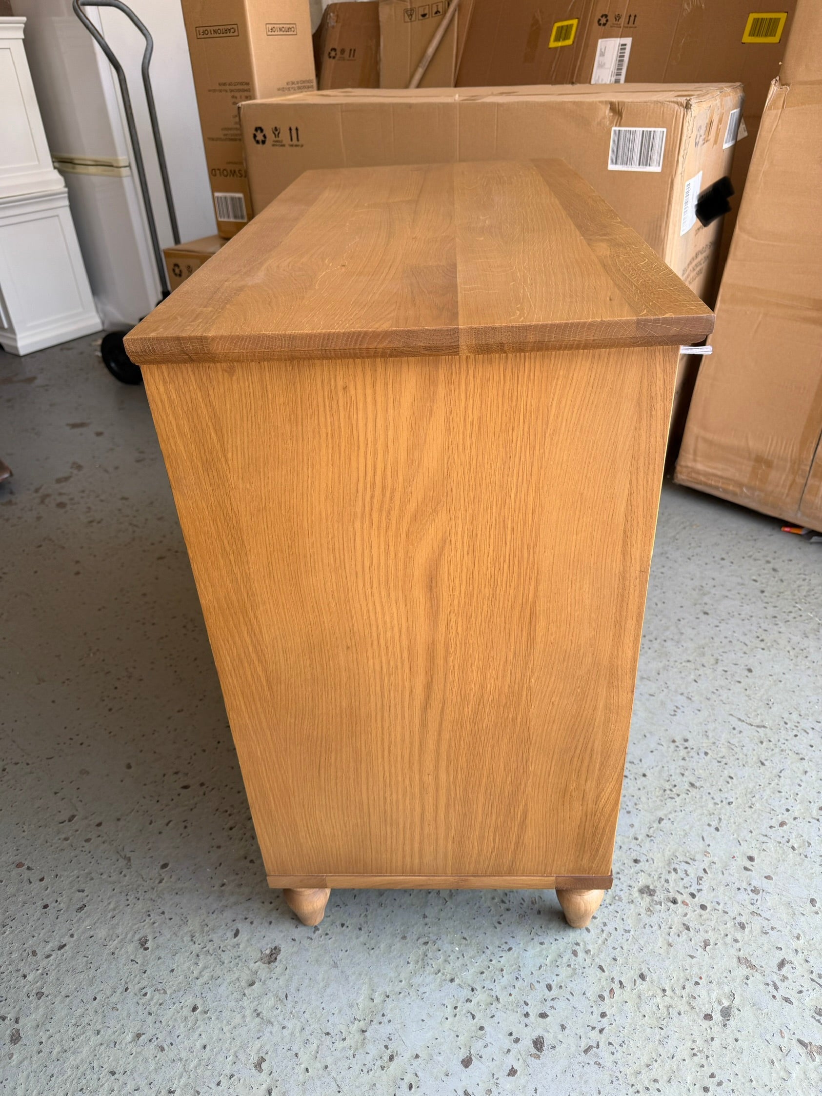 ELKSTONE MELLOW OAK
Small Sideboard Quality Furniture Clearance Ltd