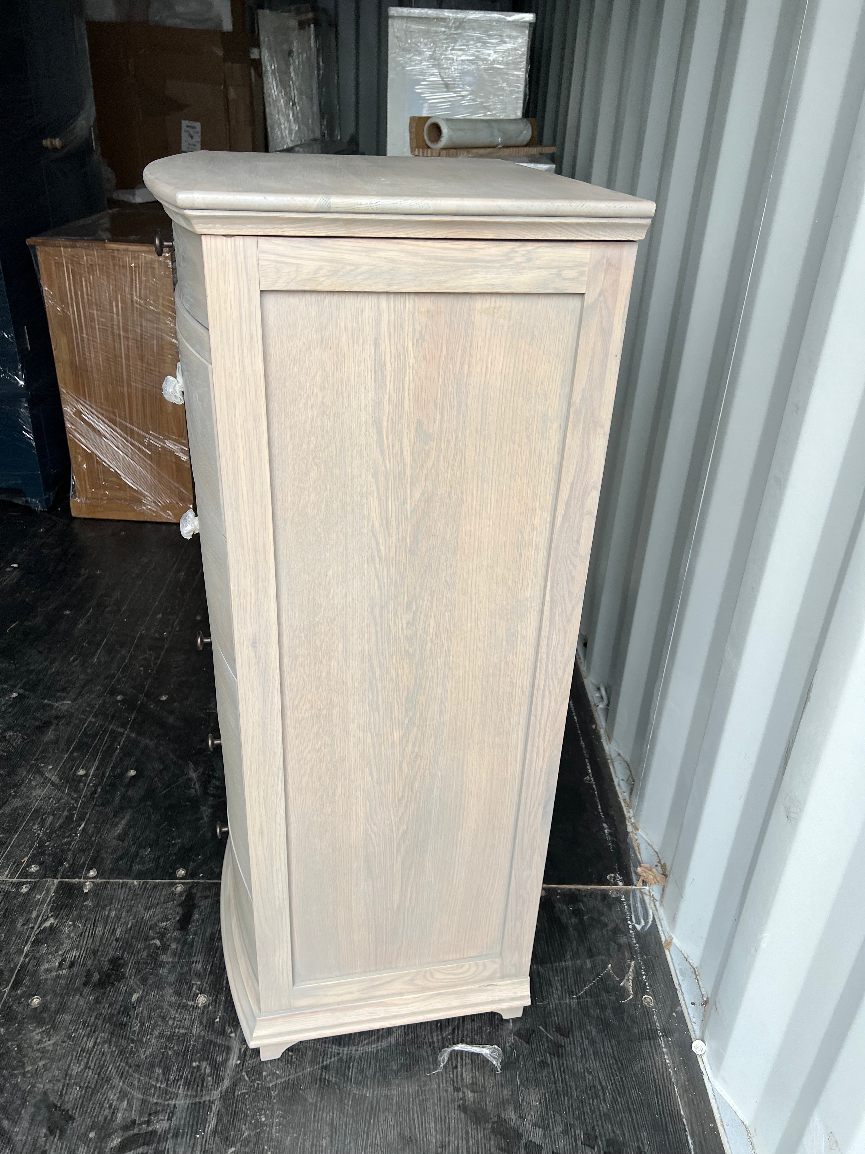 WINCHCOMBE SMOKED OAK
Vanity Tall Boy Quality Furniture Clearance Ltd