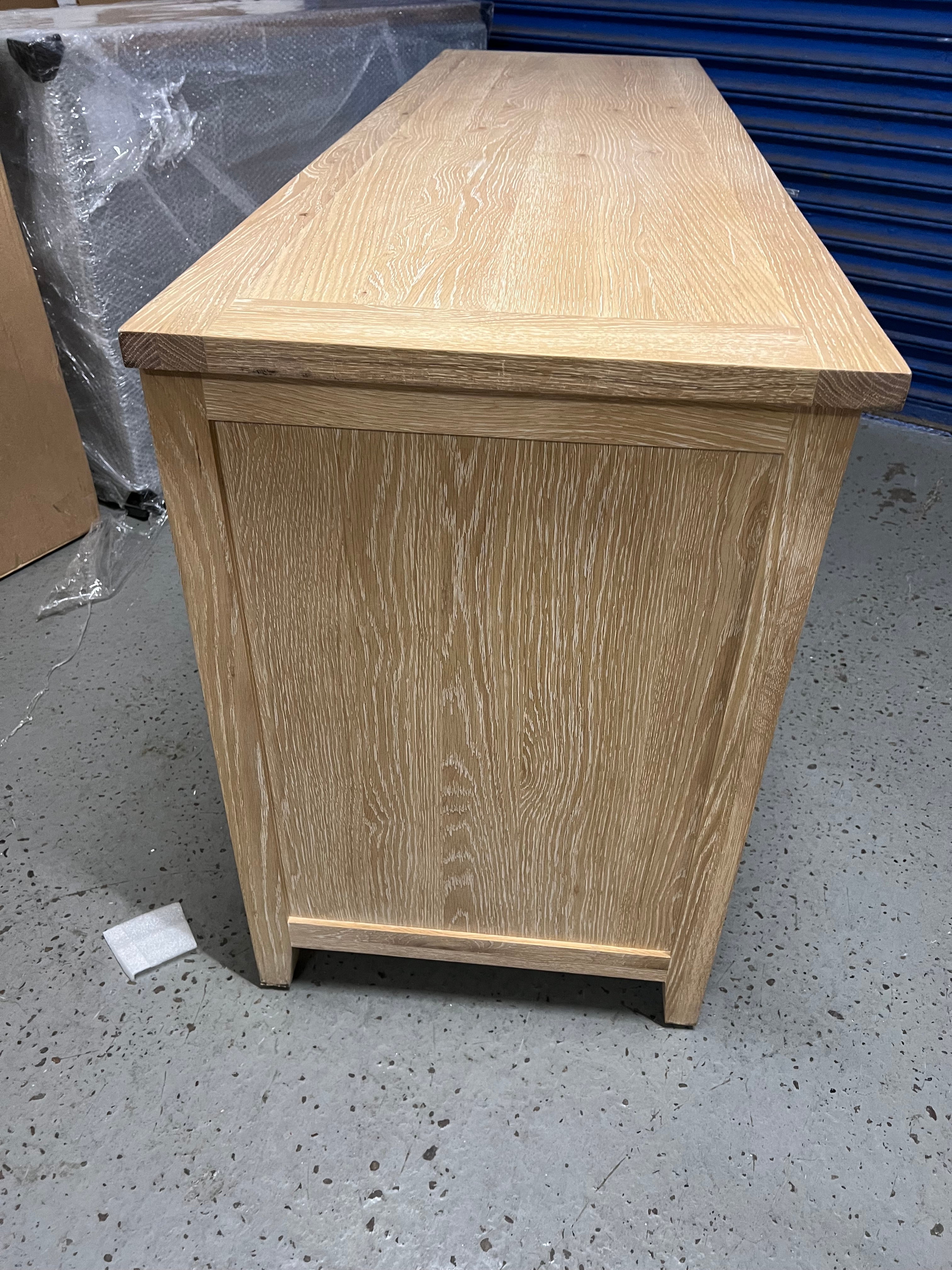 INGLESHAM WHITEWASH OAK
Double Pedestal Desk Quality Furniture Clearance Ltd