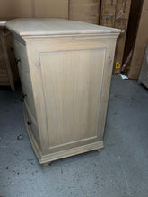 Load image into Gallery viewer, Winchcome Smoked Oak Low and Wide 6 Drawer Chest Quality Furniture Clearance Ltd
