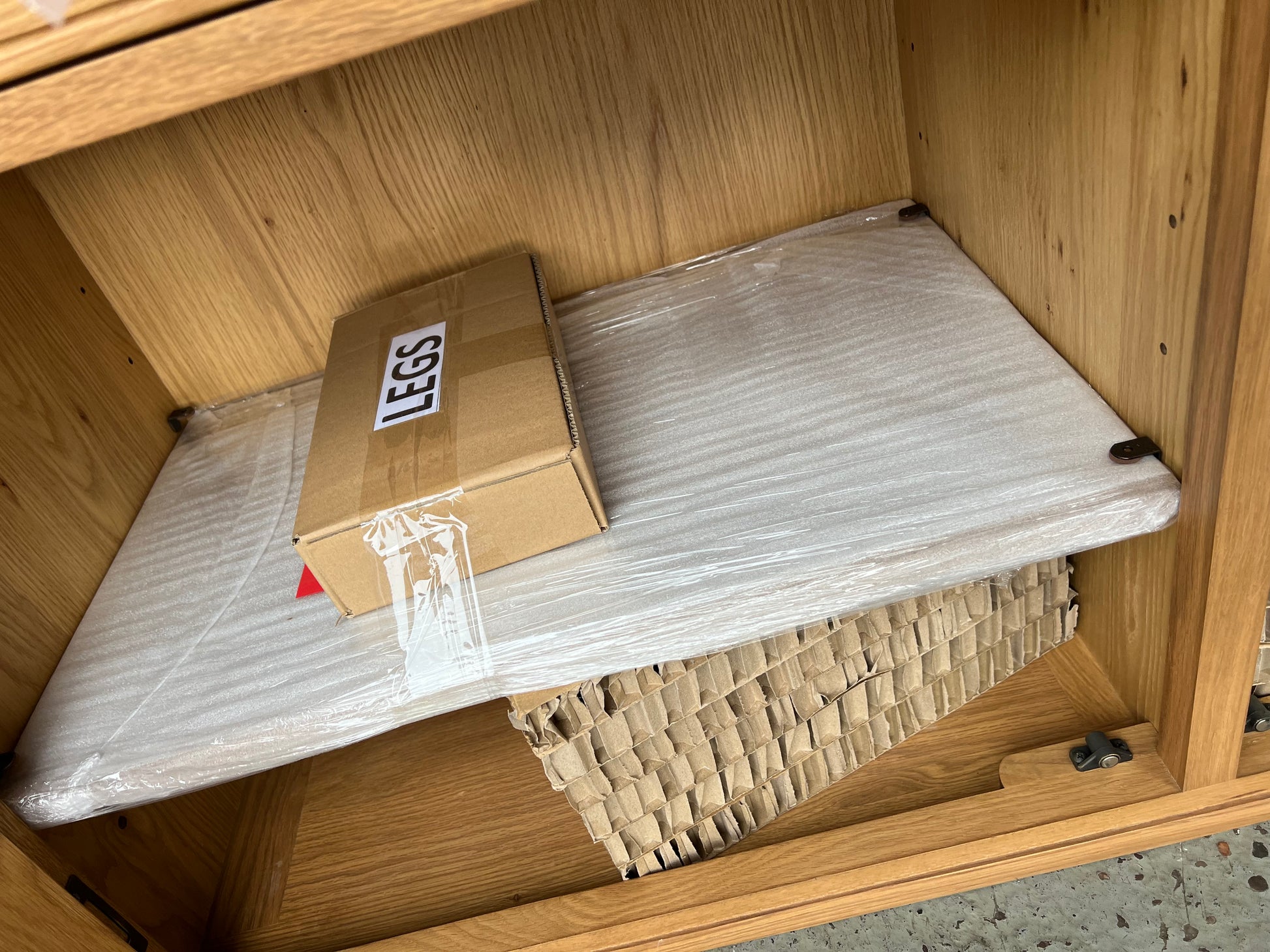 ELKSTONE MELLOW OAK
Large Sideboard Quality Furniture Clearance Ltd