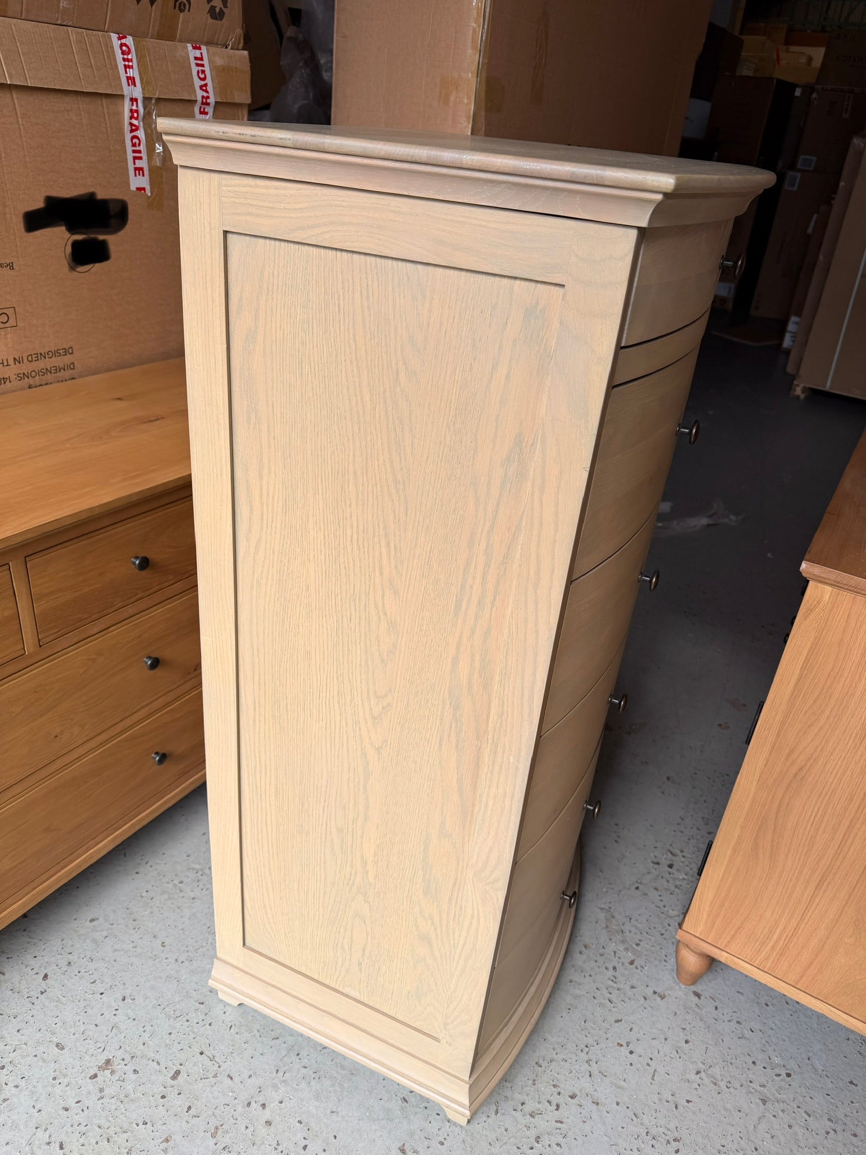 WINCHCOMBE SMOKED OAK
Vanity Tall Boy Quality Furniture Clearance Ltd