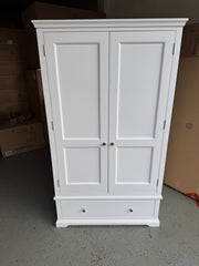 FAIRFORD WARM WHITE
Double Wardrobe Quality Furniture Clearance Ltd