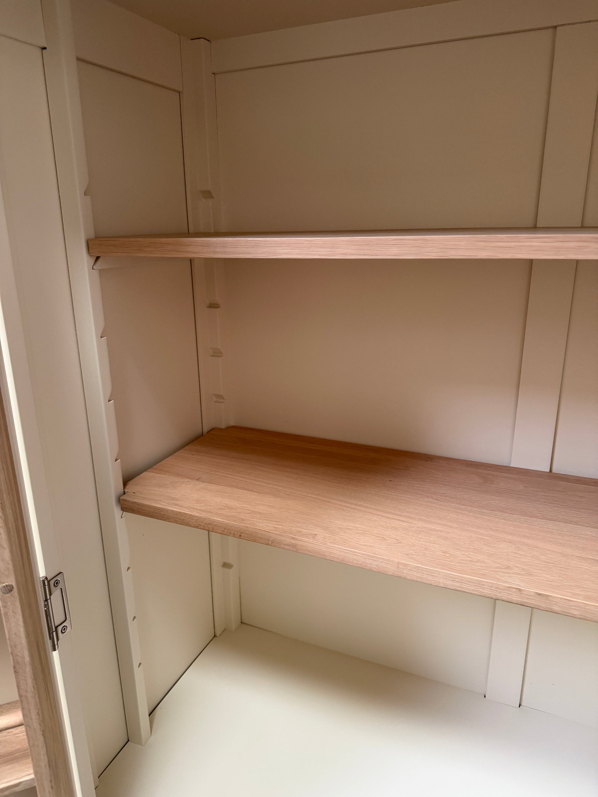 CHESTER CLASSIC CREAM
Double Larder Quality Furniture Clearance Ltd