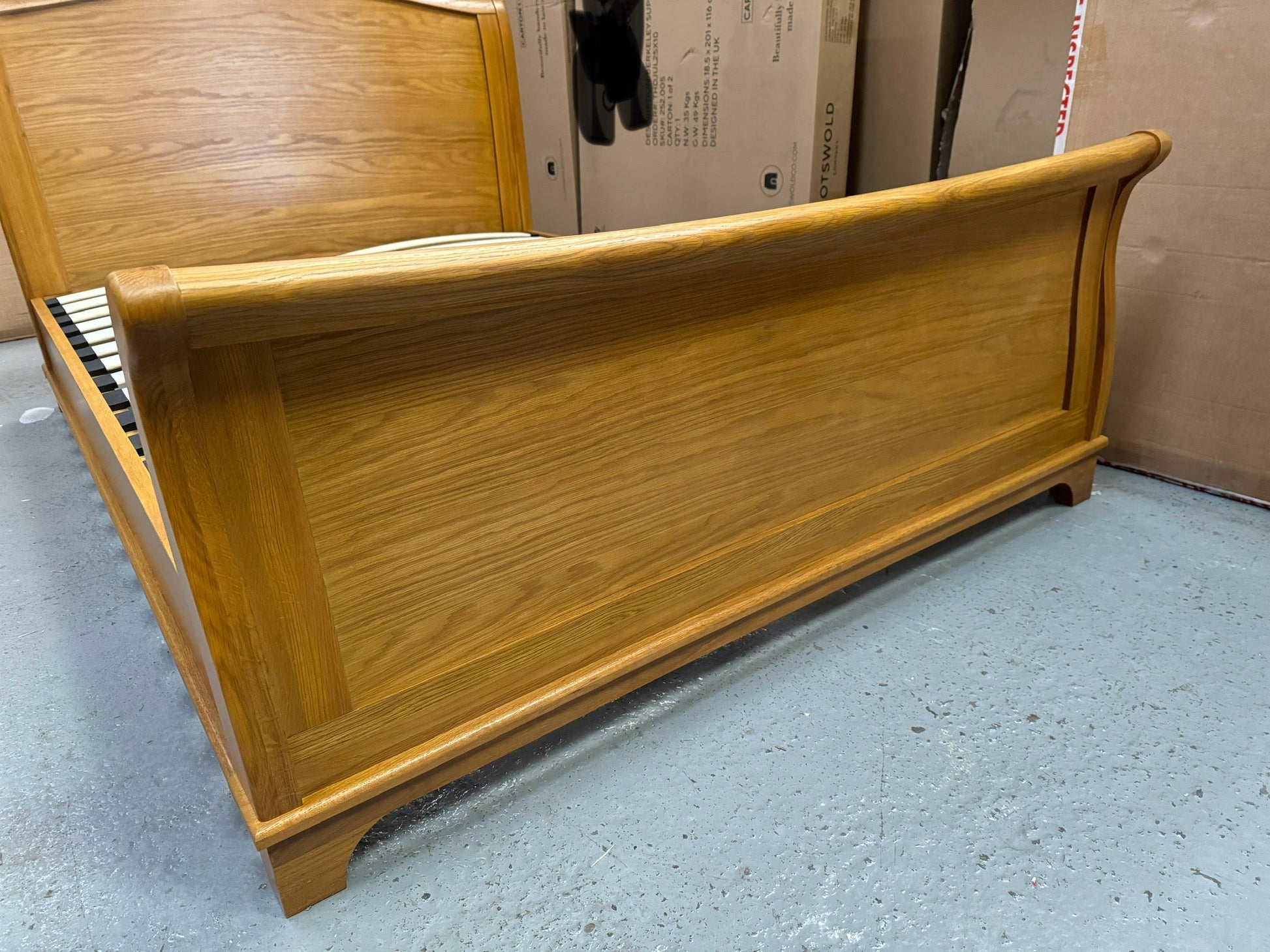 WINCHCOMBE OILED OAK
Double Sleigh Bed Quality Furniture Clearance Ltd