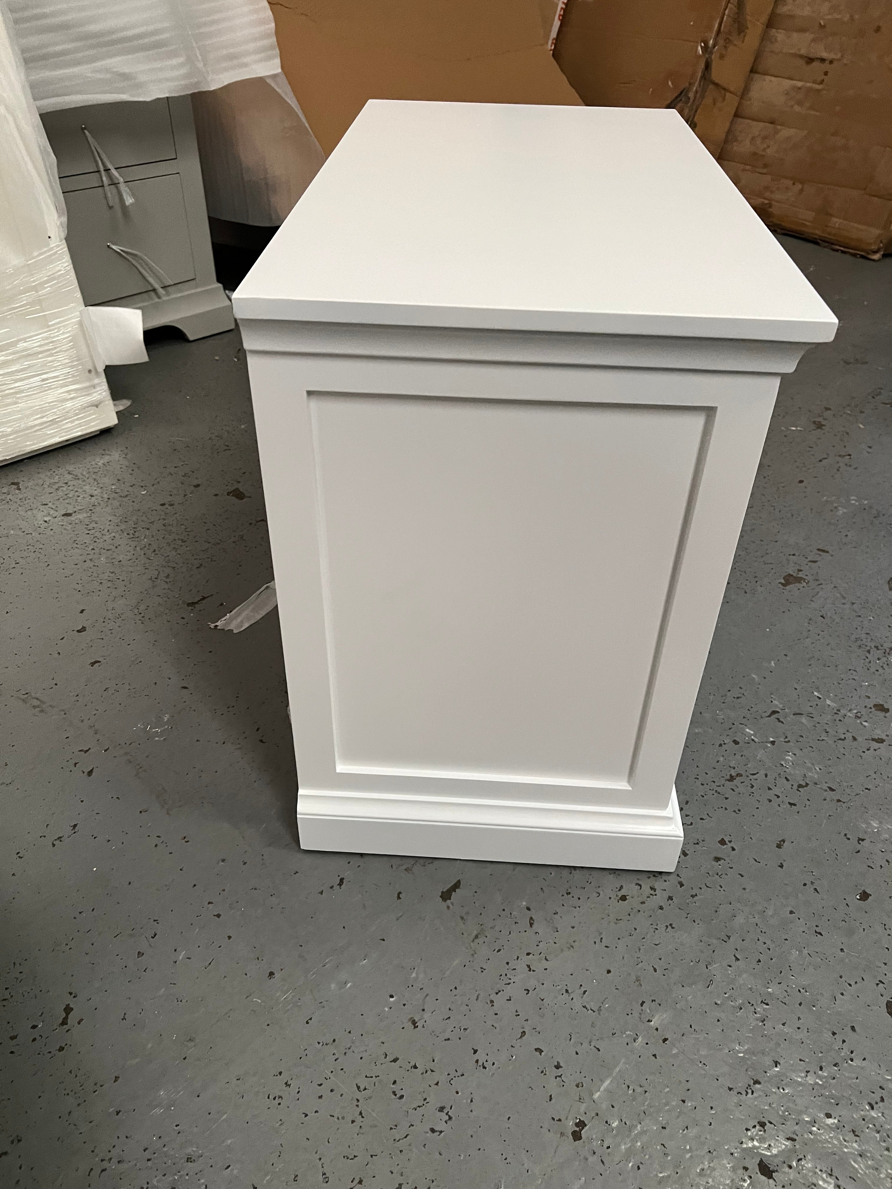 Set of 2 FAIRFORD SOFT WHITE
Large 3 Drawer Bedsides Quality Furniture Clearance Ltd