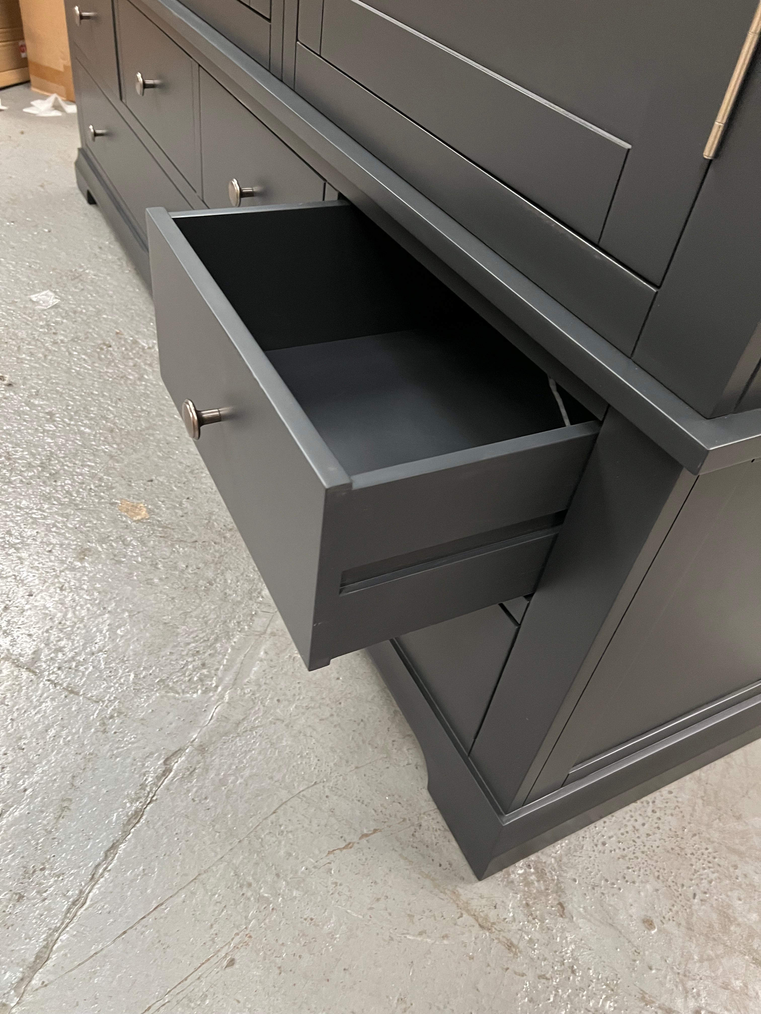 CHANTILLY DUSKY BLACK Grand Triple Wardrobe Quality Furniture Clearance Ltd