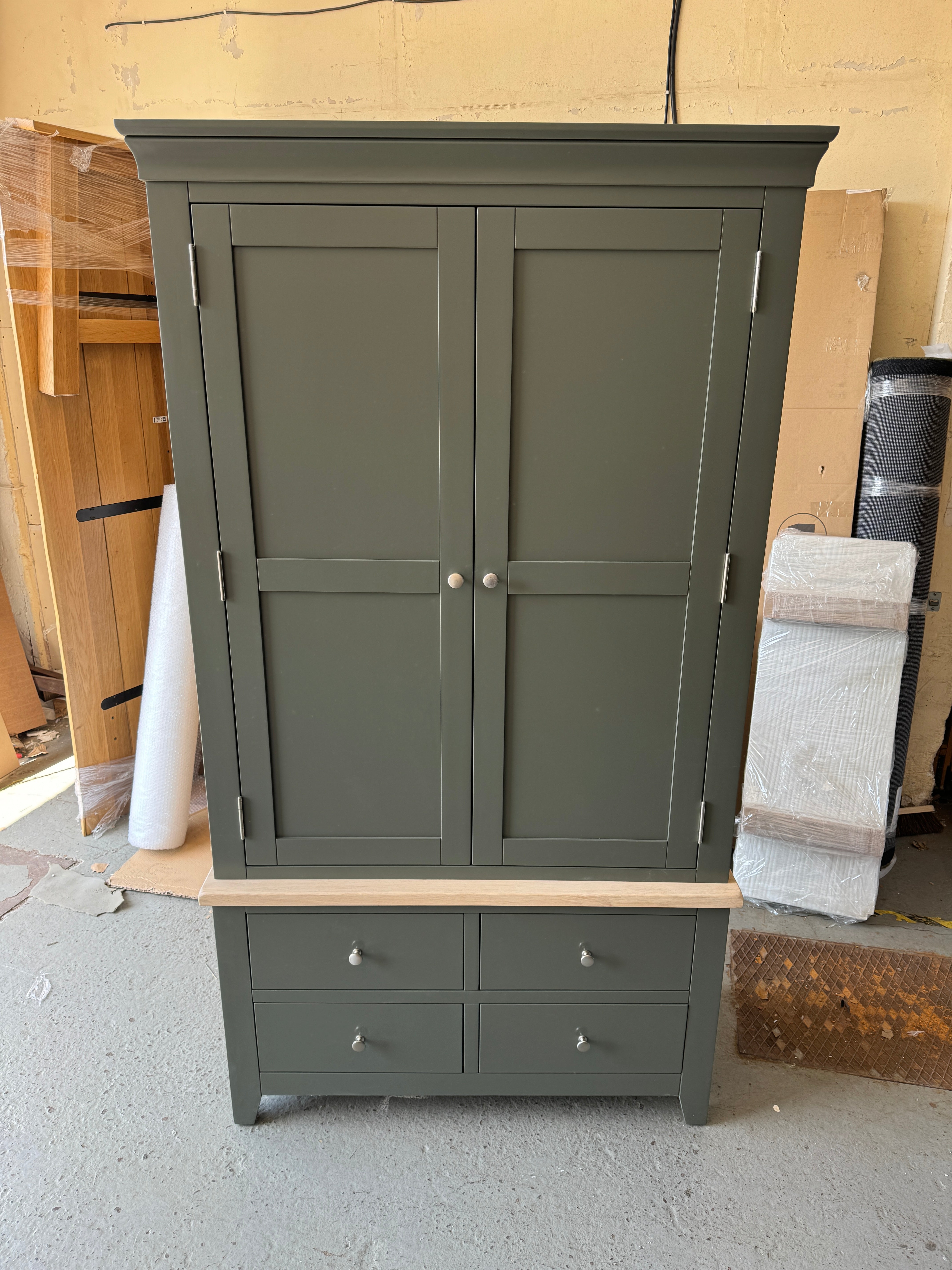 CHESTER FOREST GREEN
Double Larder Quality Furniture Clearance Ltd