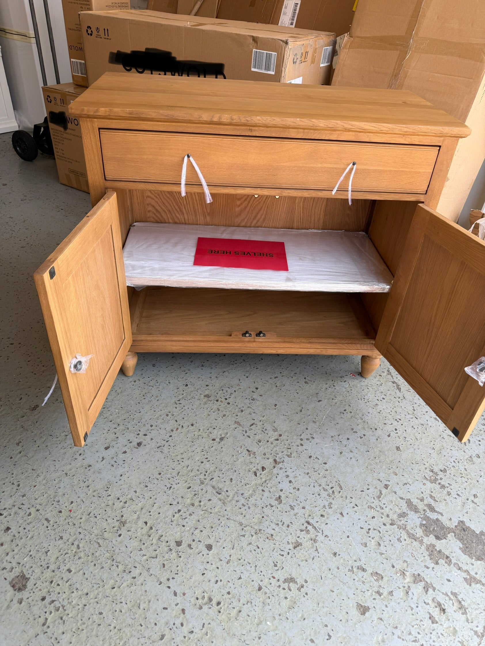 ELKSTONE MELLOW OAK
Small Sideboard Quality Furniture Clearance Ltd