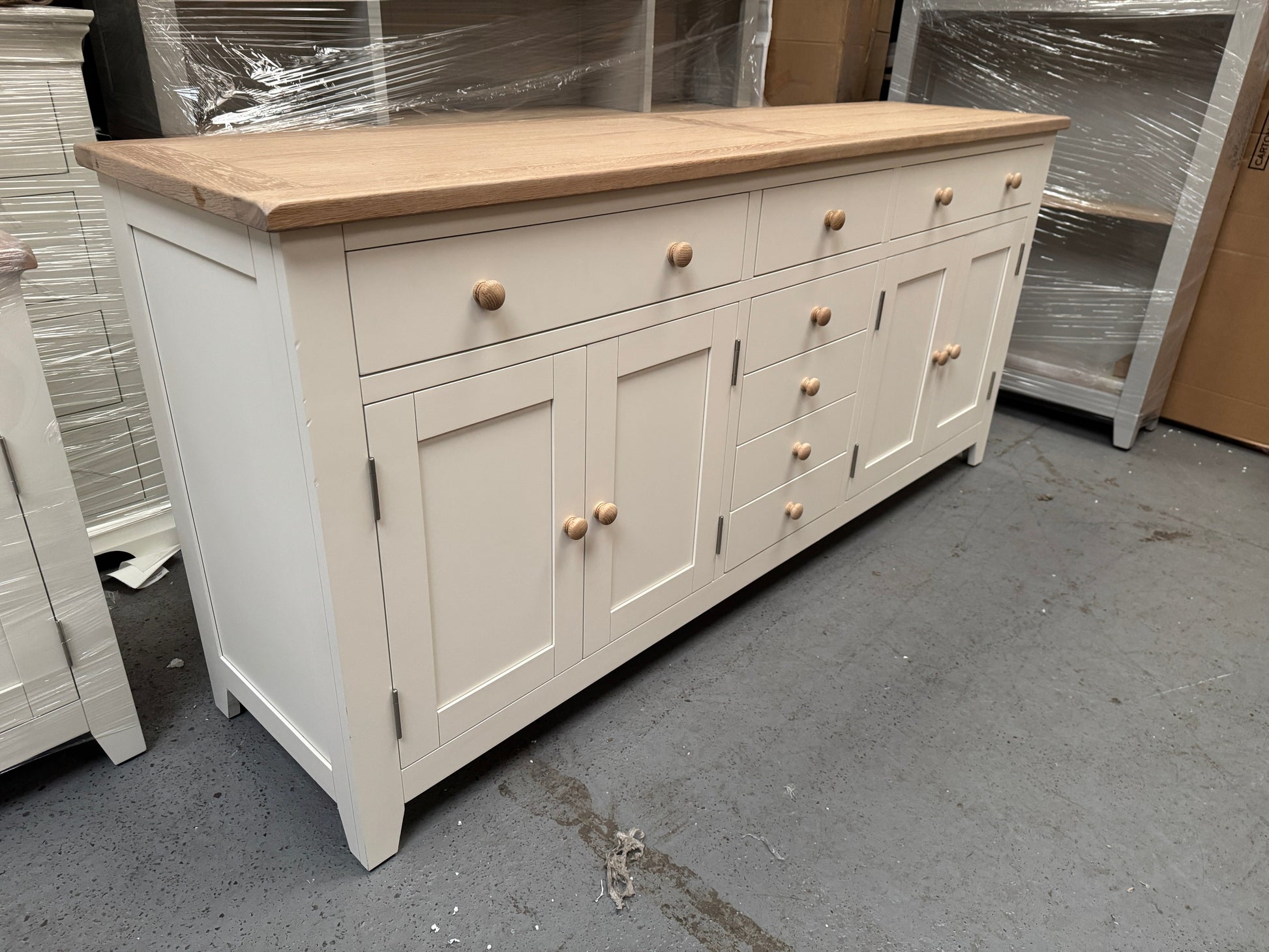 CHESTER CLASSIC CREAM
Grand Sideboard Quality Furniture Clearance Ltd