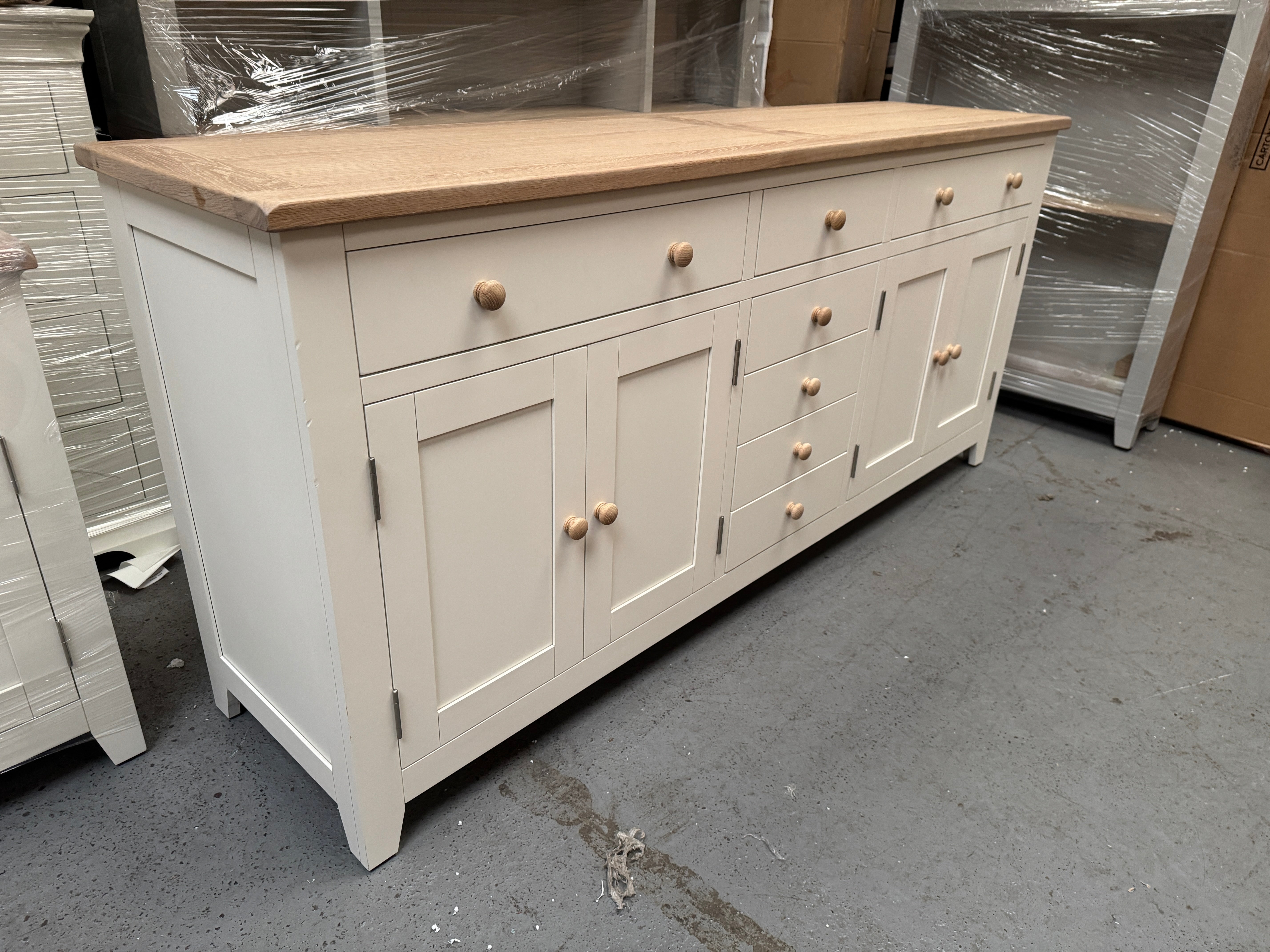 CHESTER CLASSIC CREAM
Grand Sideboard Quality Furniture Clearance Ltd