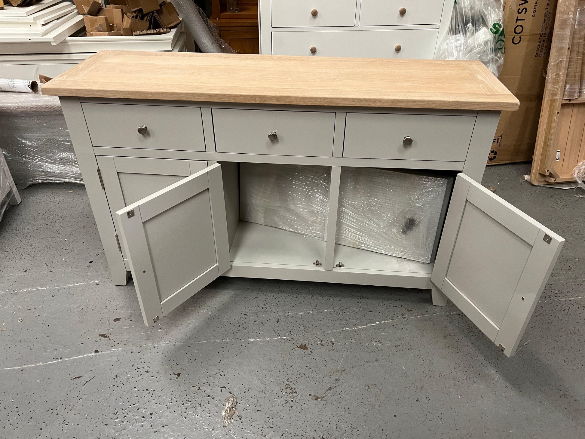 CHESTER DOVE GREY
Large Sideboard Quality Furniture Clearance Ltd