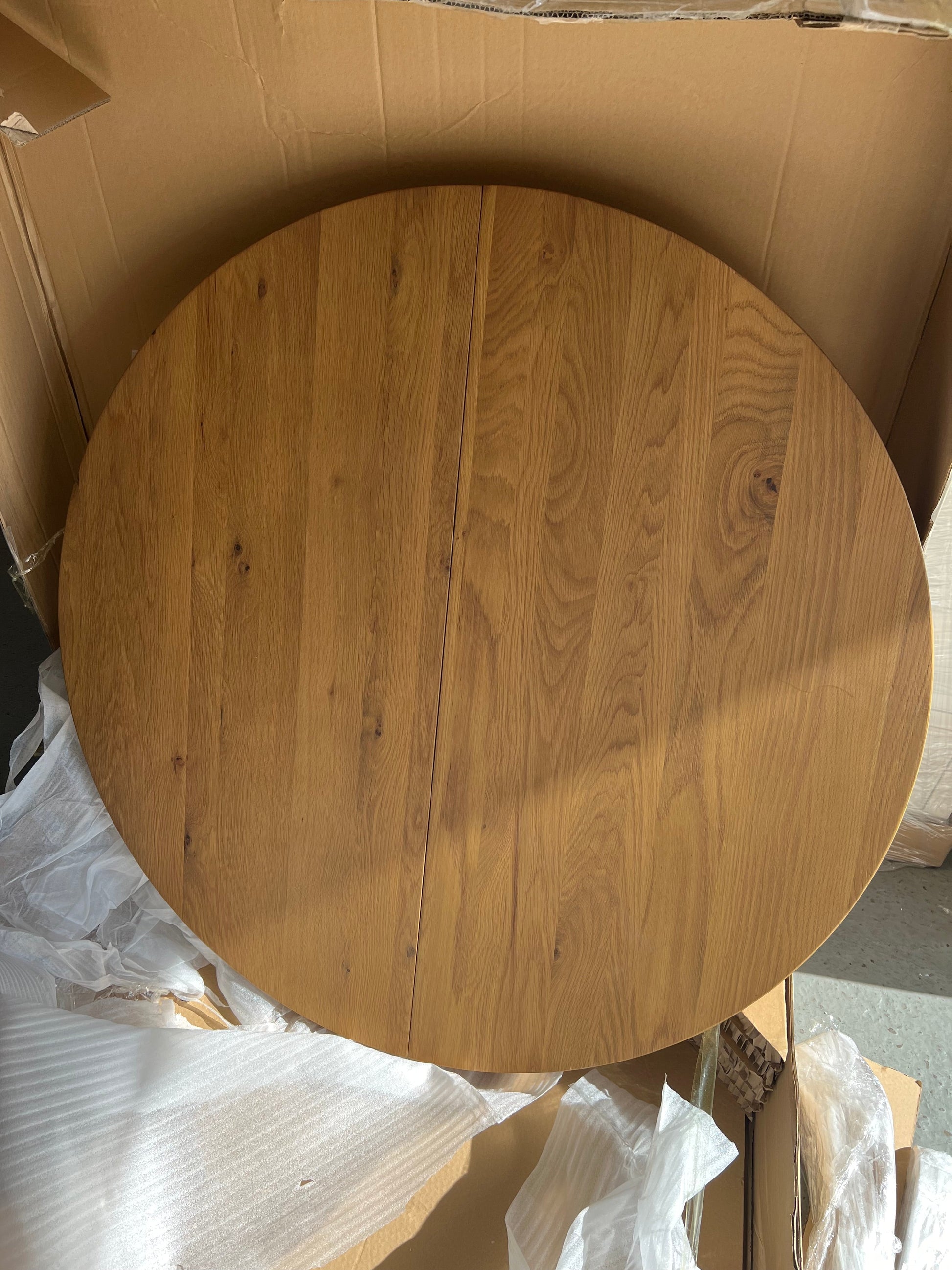 ELKSTONE MELLOW OAK
4-6 Seater Round Extending Dining Table Quality Furniture Clearance Ltd