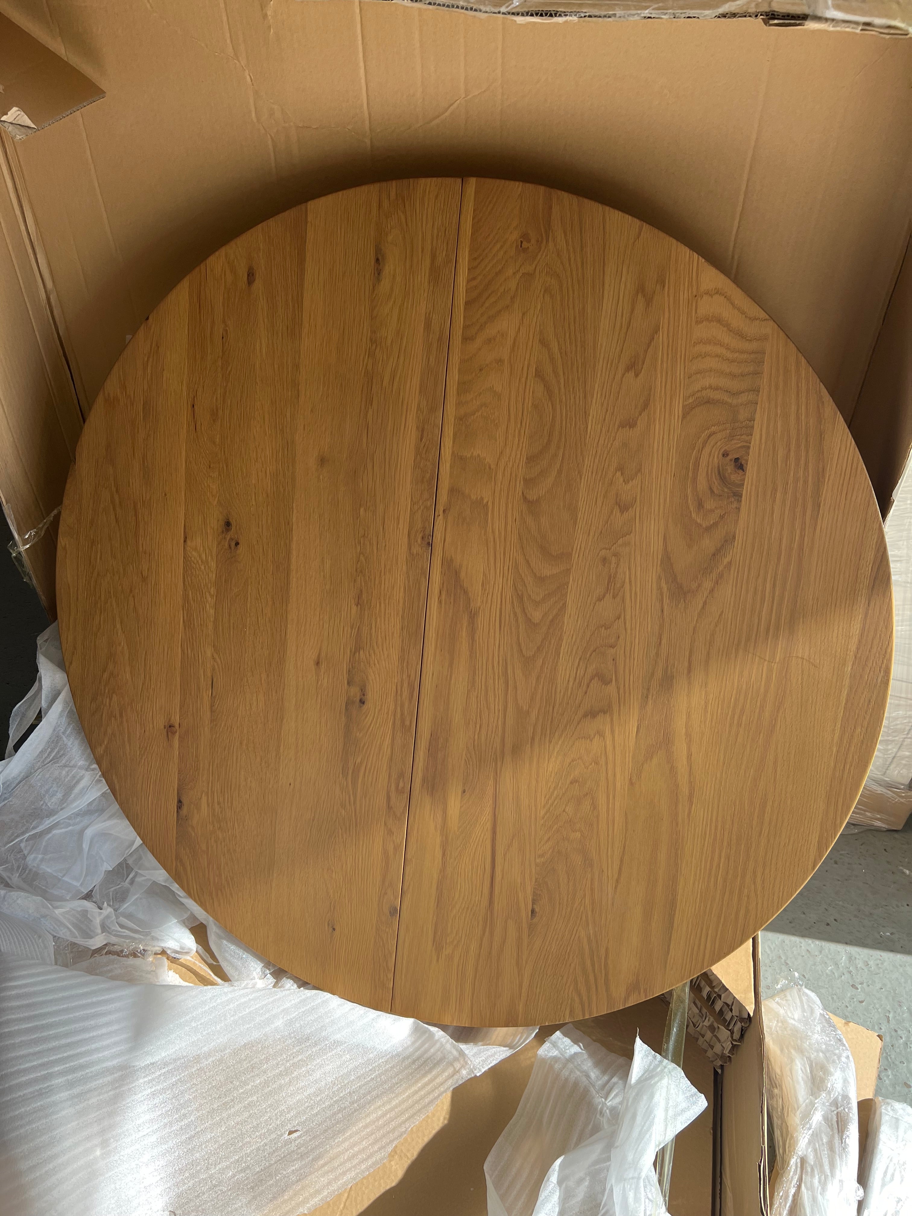 ELKSTONE MELLOW OAK
4-6 Seater Round Extending Dining Table Quality Furniture Clearance Ltd