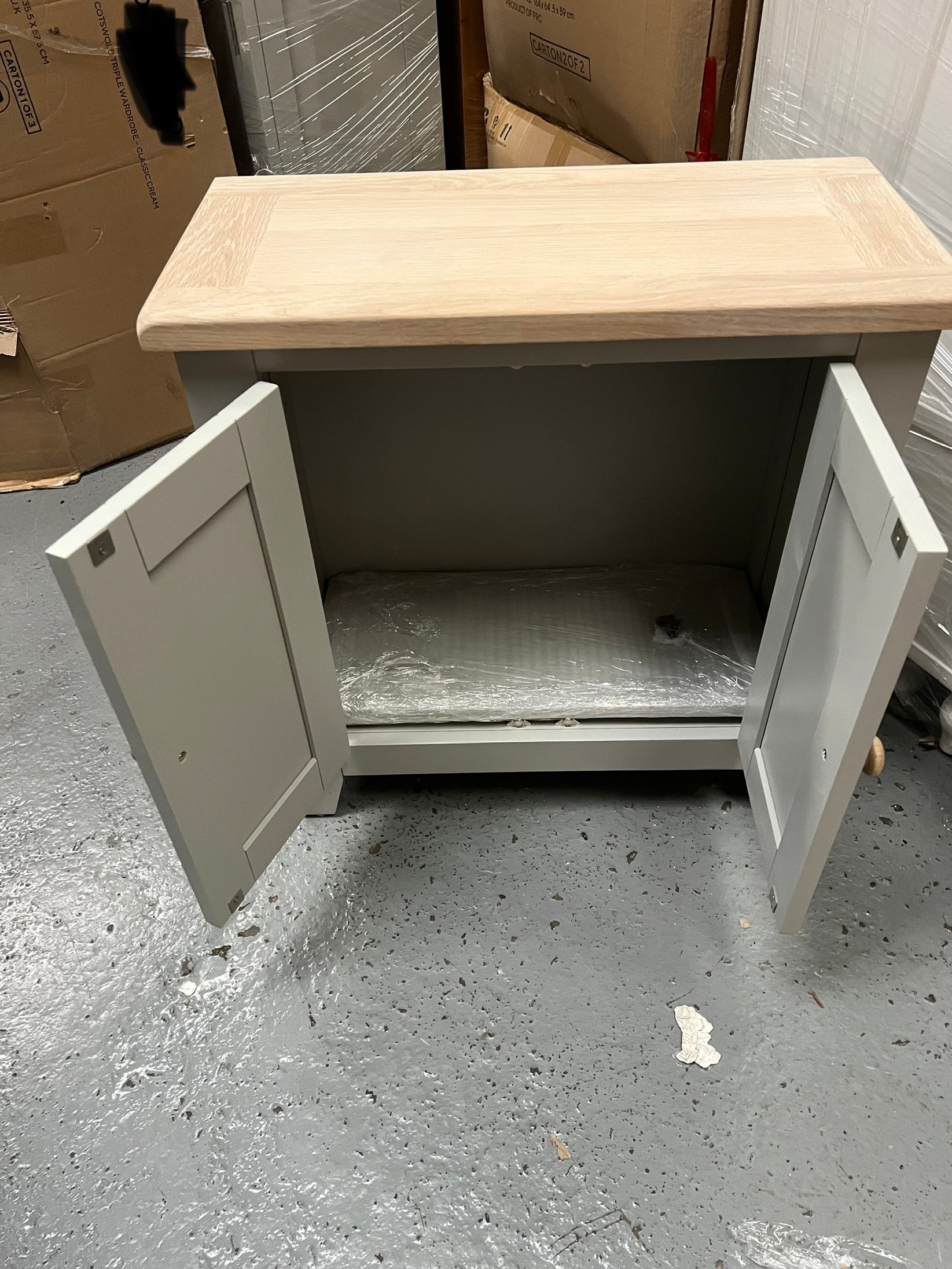 CHESTER DOVE GREY
Small Cupboard Quality Furniture Clearance Ltd
