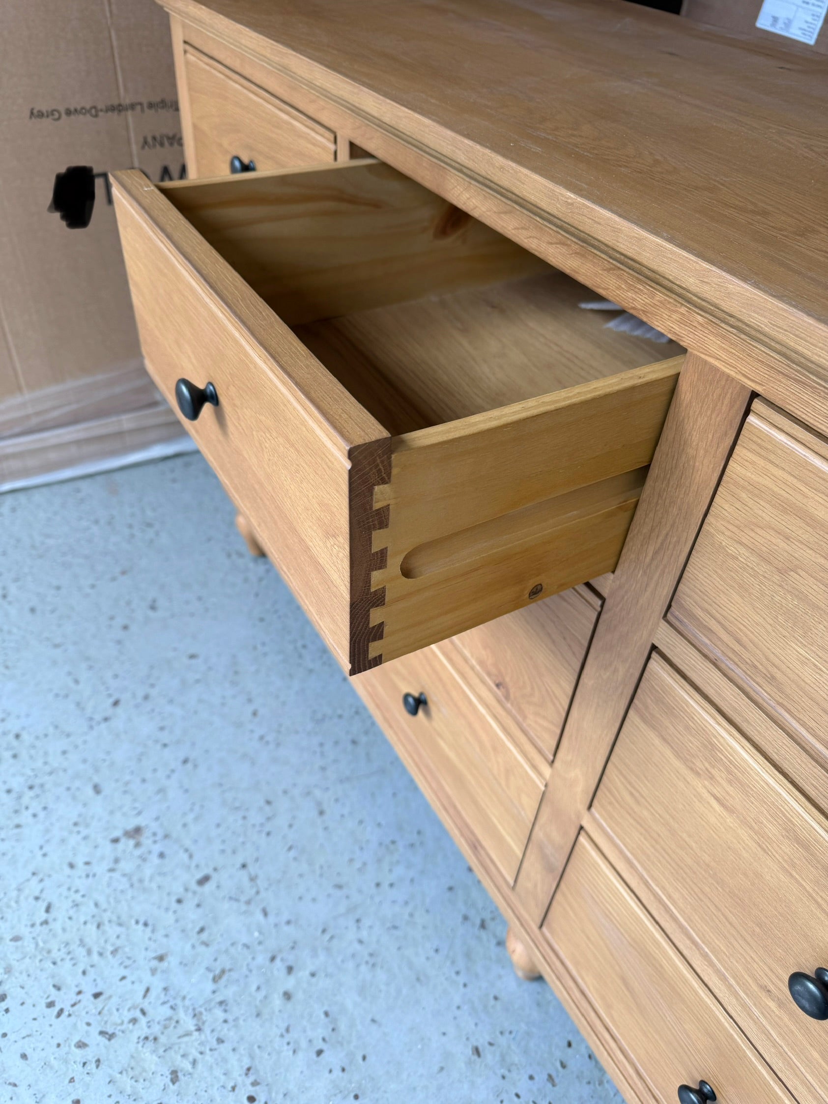 ELKSTONE MELLOW OAK 8 Drawer Wide Chest Quality Furniture Clearance Ltd