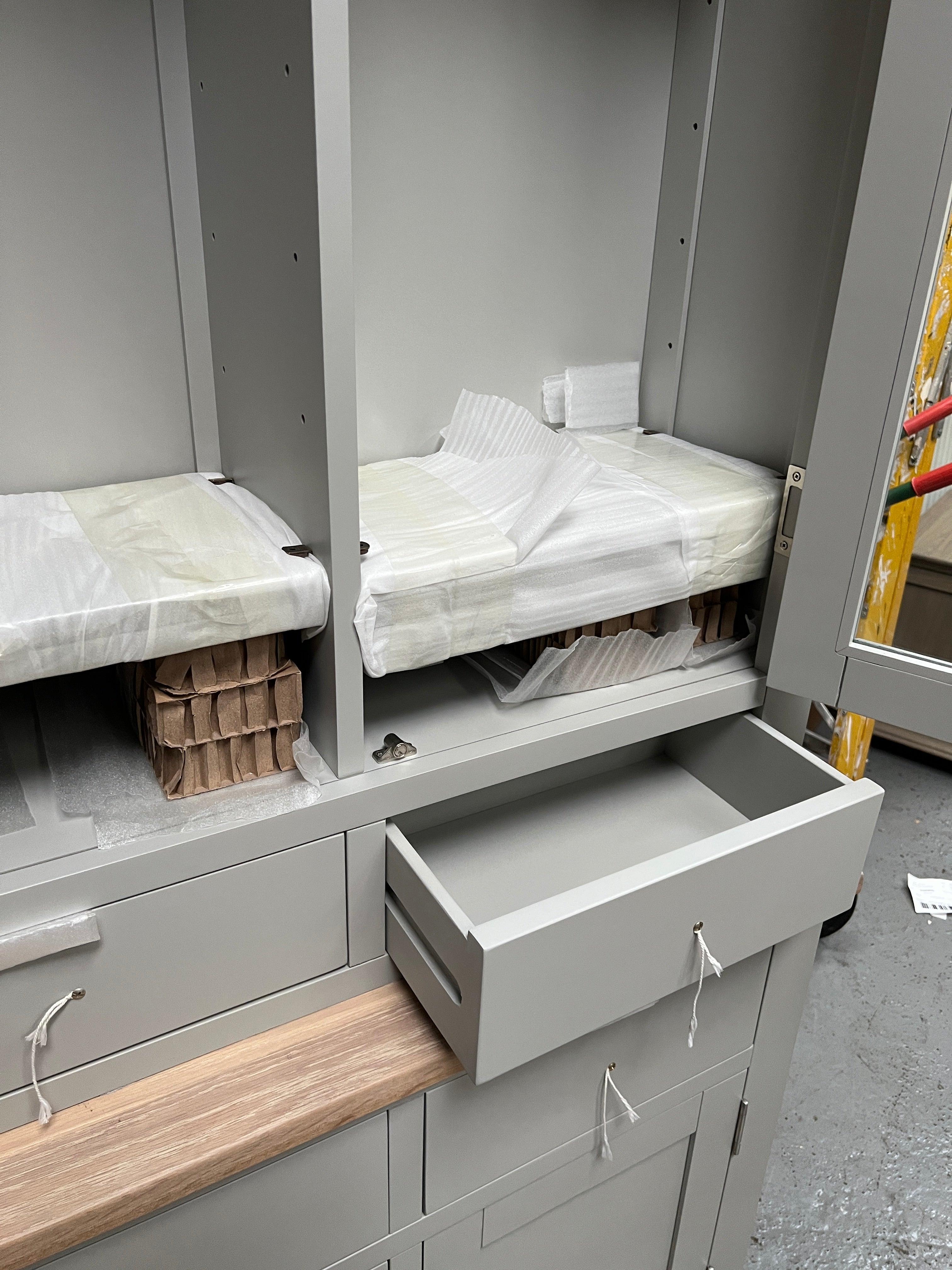 CHESTER DOVE GREY
Dresser Quality Furniture Clearance Ltd