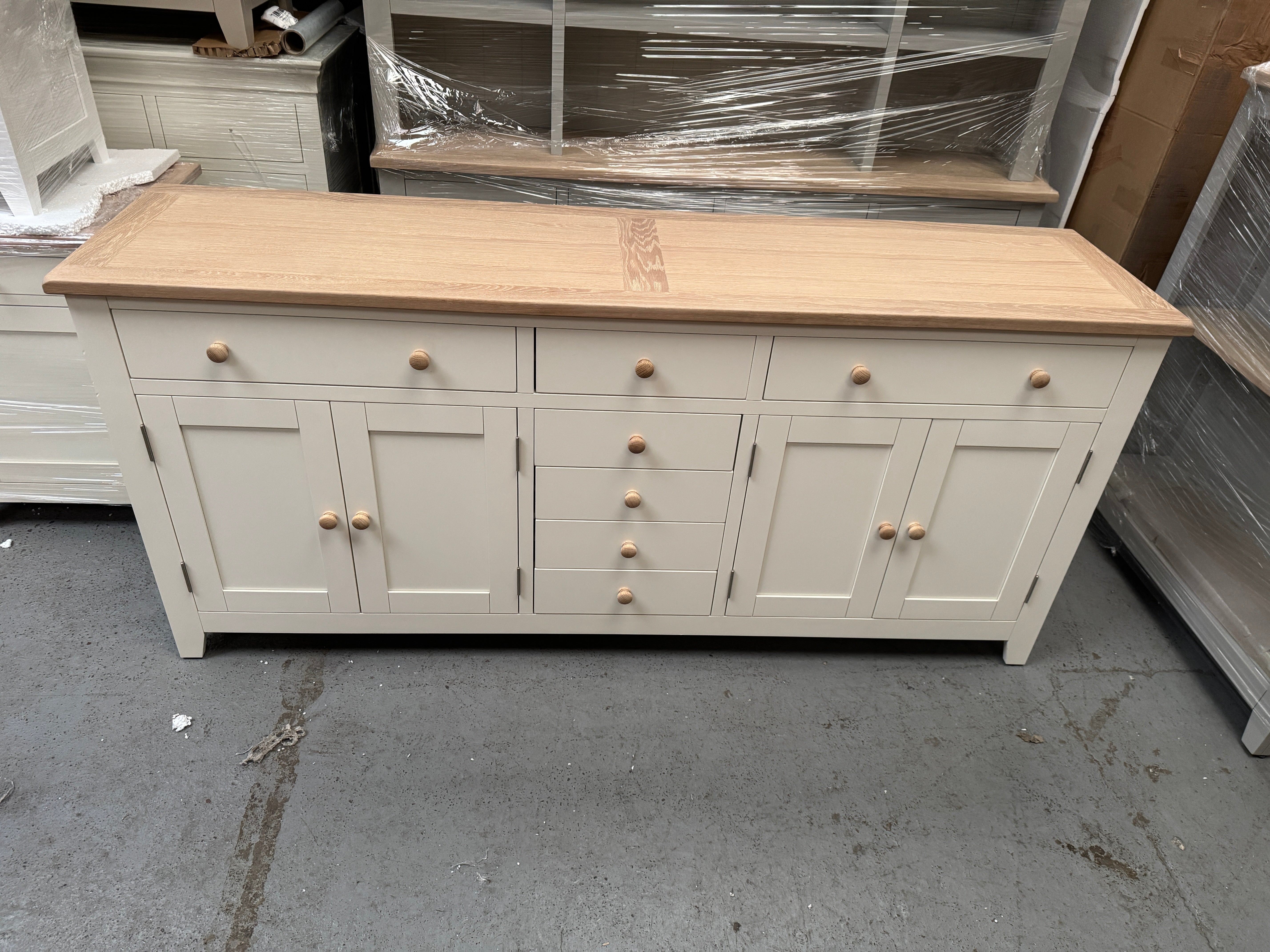 CHESTER CLASSIC CREAM
Grand Sideboard Quality Furniture Clearance Ltd