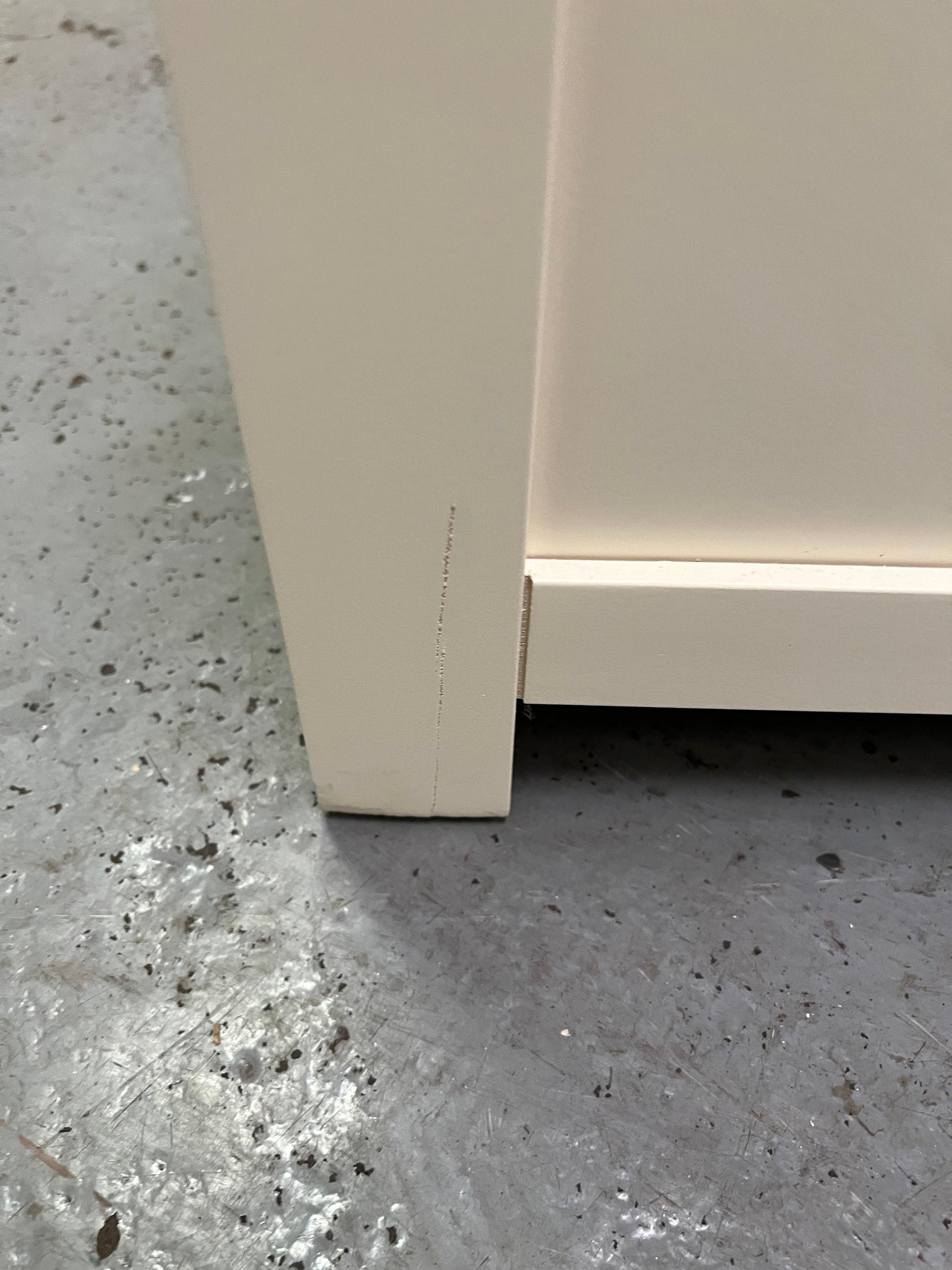 SUSSEX COTSWOLD CREAM
Four Drawer Shoe Bench with Cushion Quality Furniture Clearance Ltd