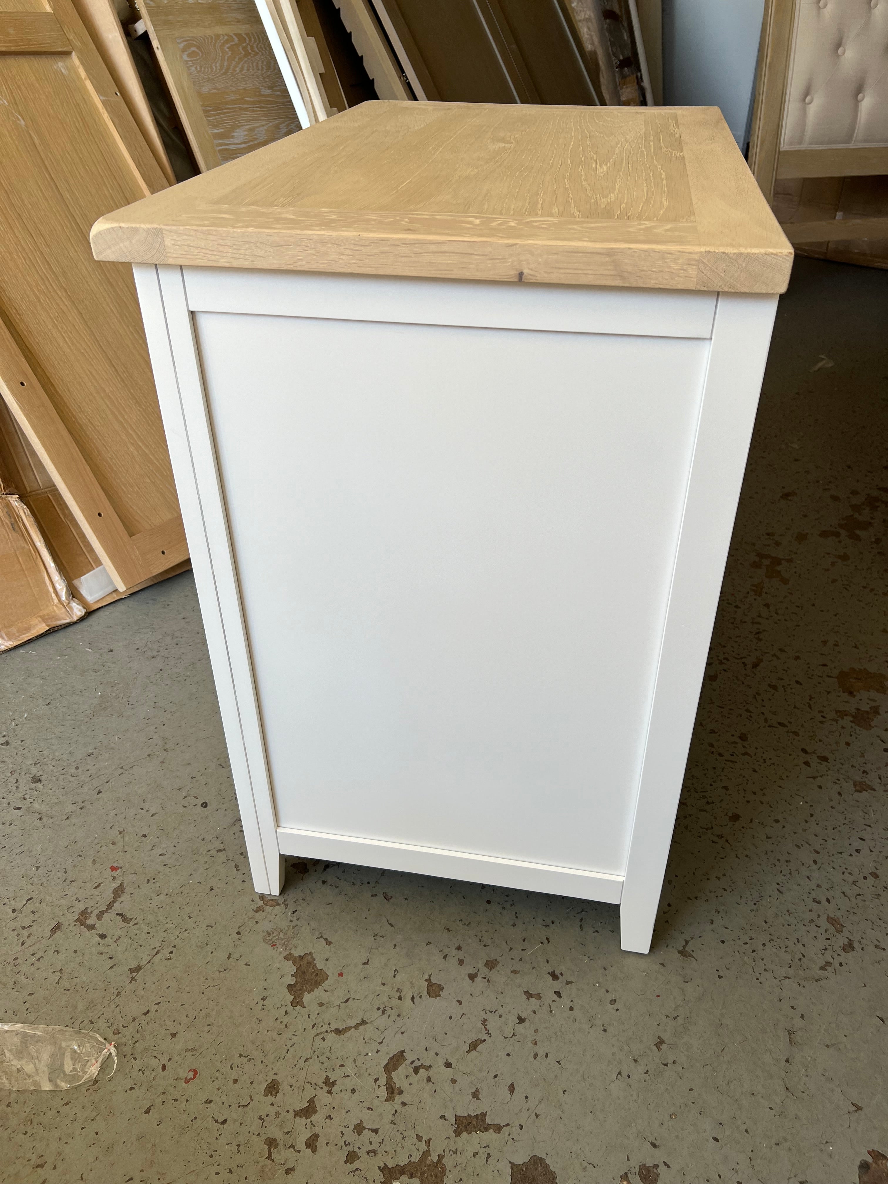 CHESTER PURE WHITE
Small 5 Drawer Chest Quality Furniture Clearance Ltd
