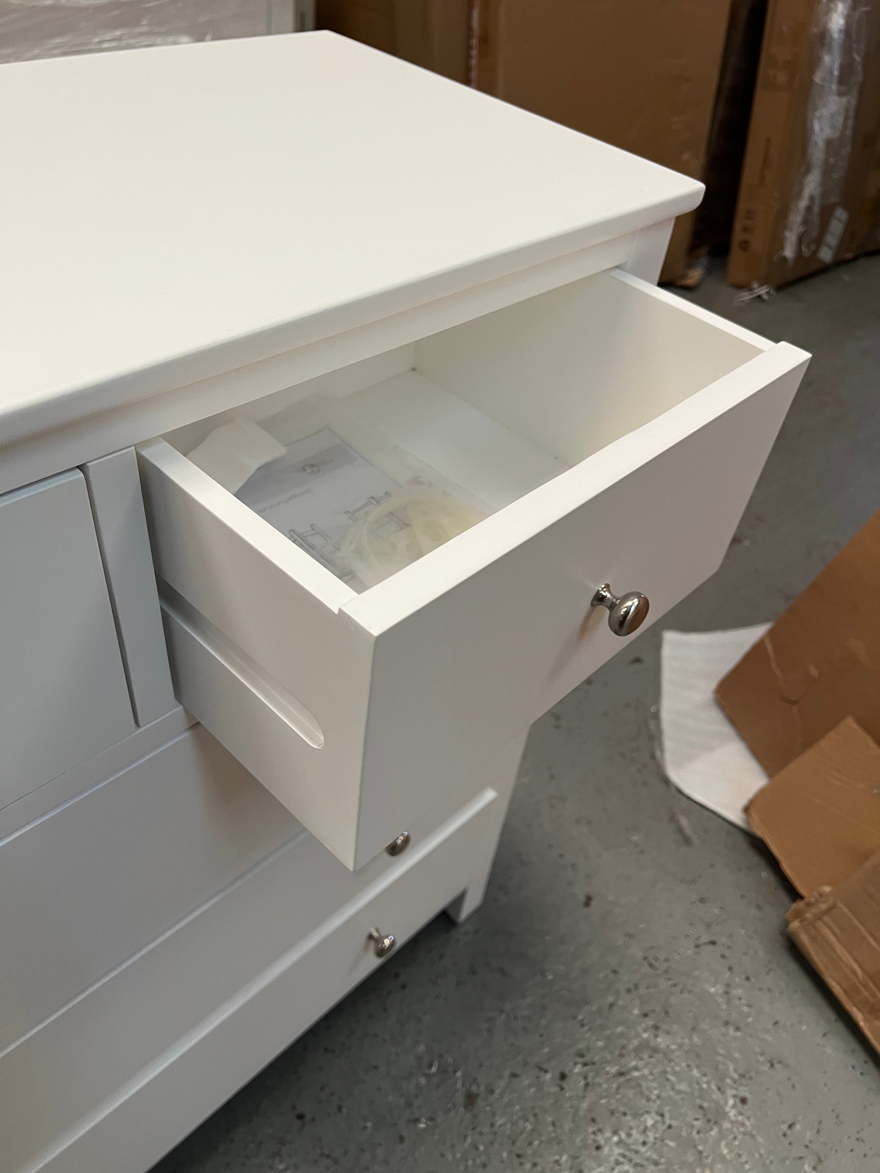 SIMPLY COTSWOLD PURE WHITE
5 Drawer Chest Quality Furniture Clearance Ltd
