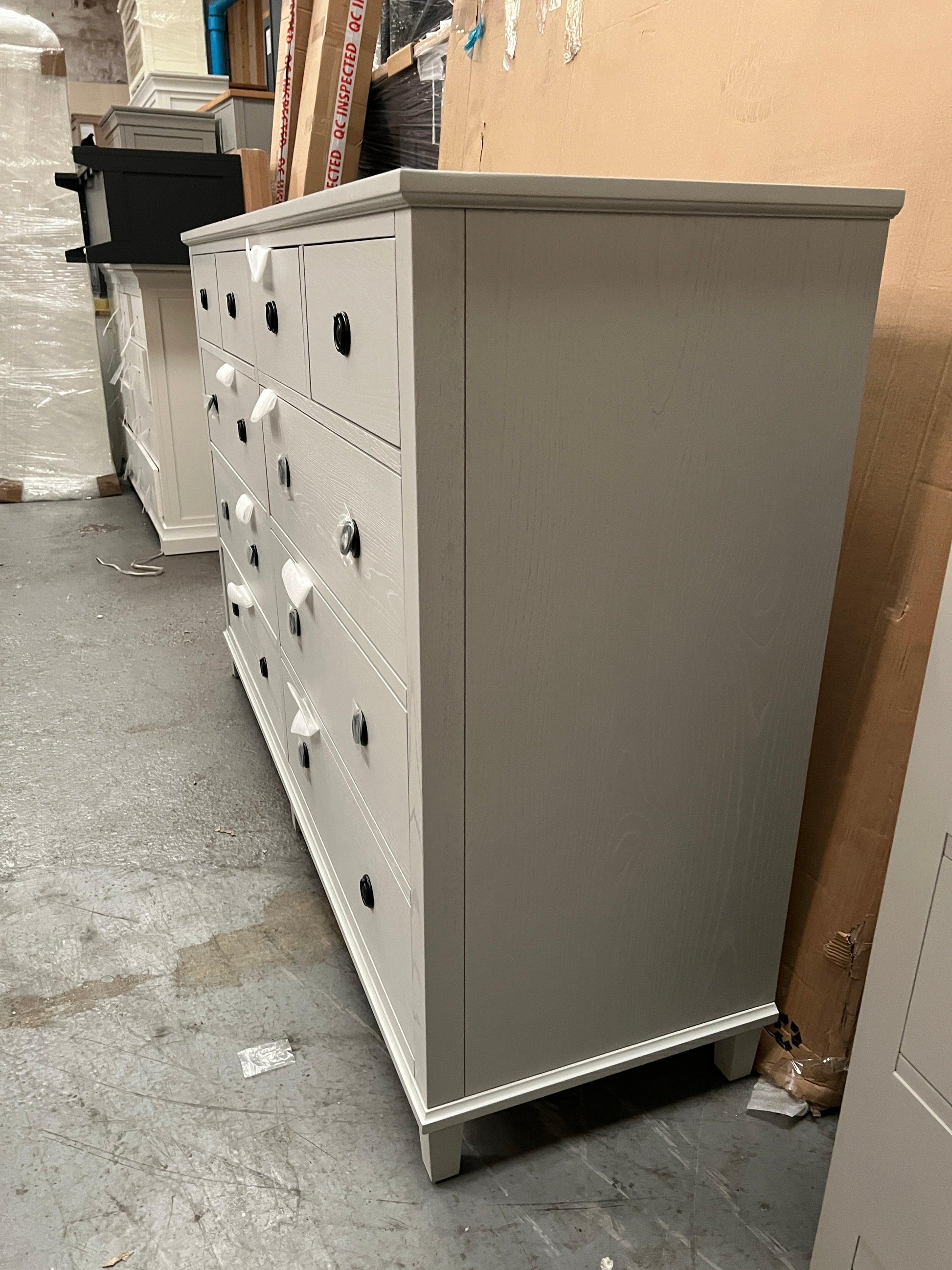 CHARLBURY MINERAL GREY
10 Drawer Chest Quality Furniture Clearance Ltd