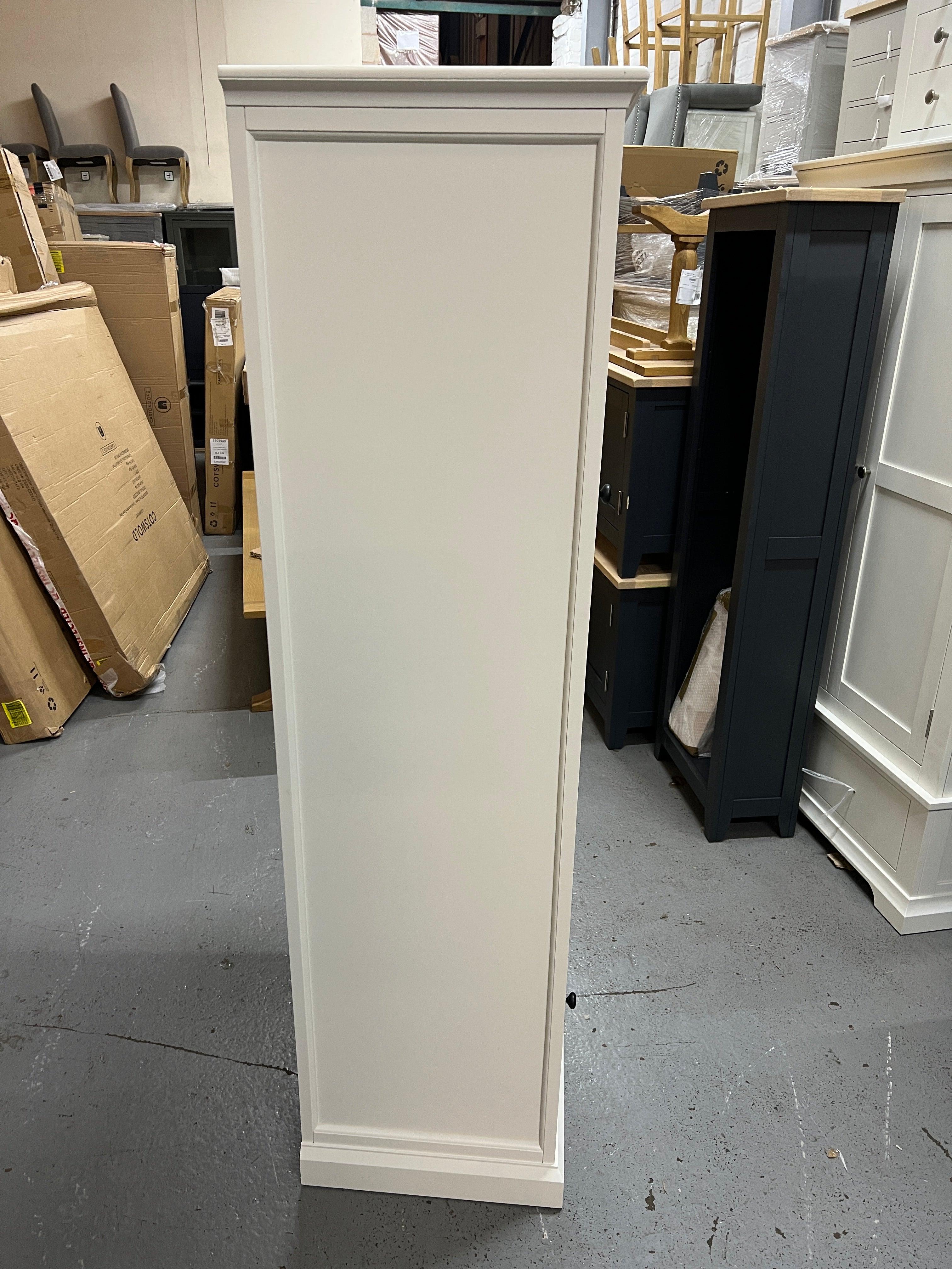 STOW WARM WHITE
Narrow Single Larder Quality Furniture Clearance Ltd