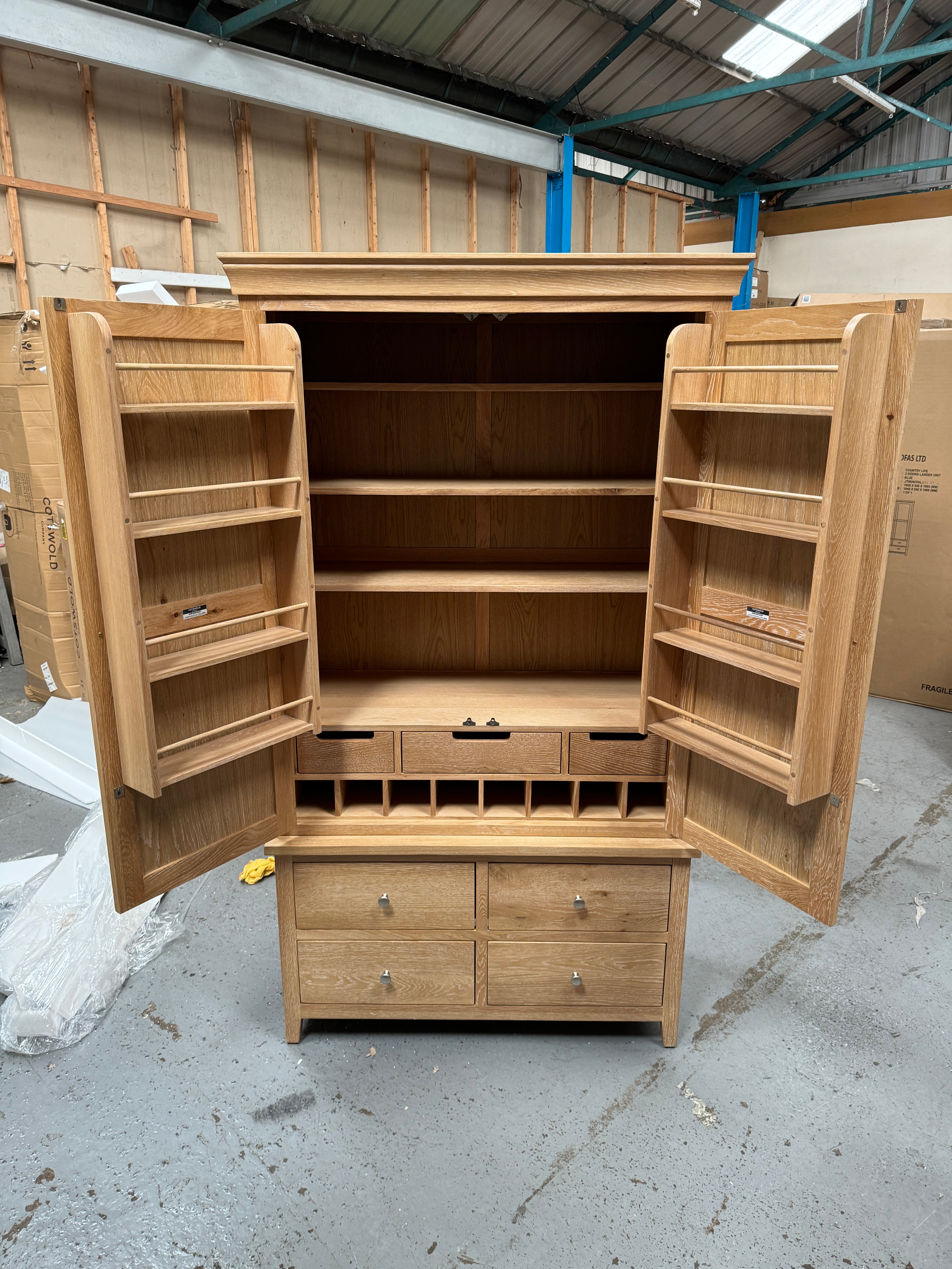 INGLESHAM WHITEWASH OAK
Double Larder Quality Furniture Clearance Ltd
