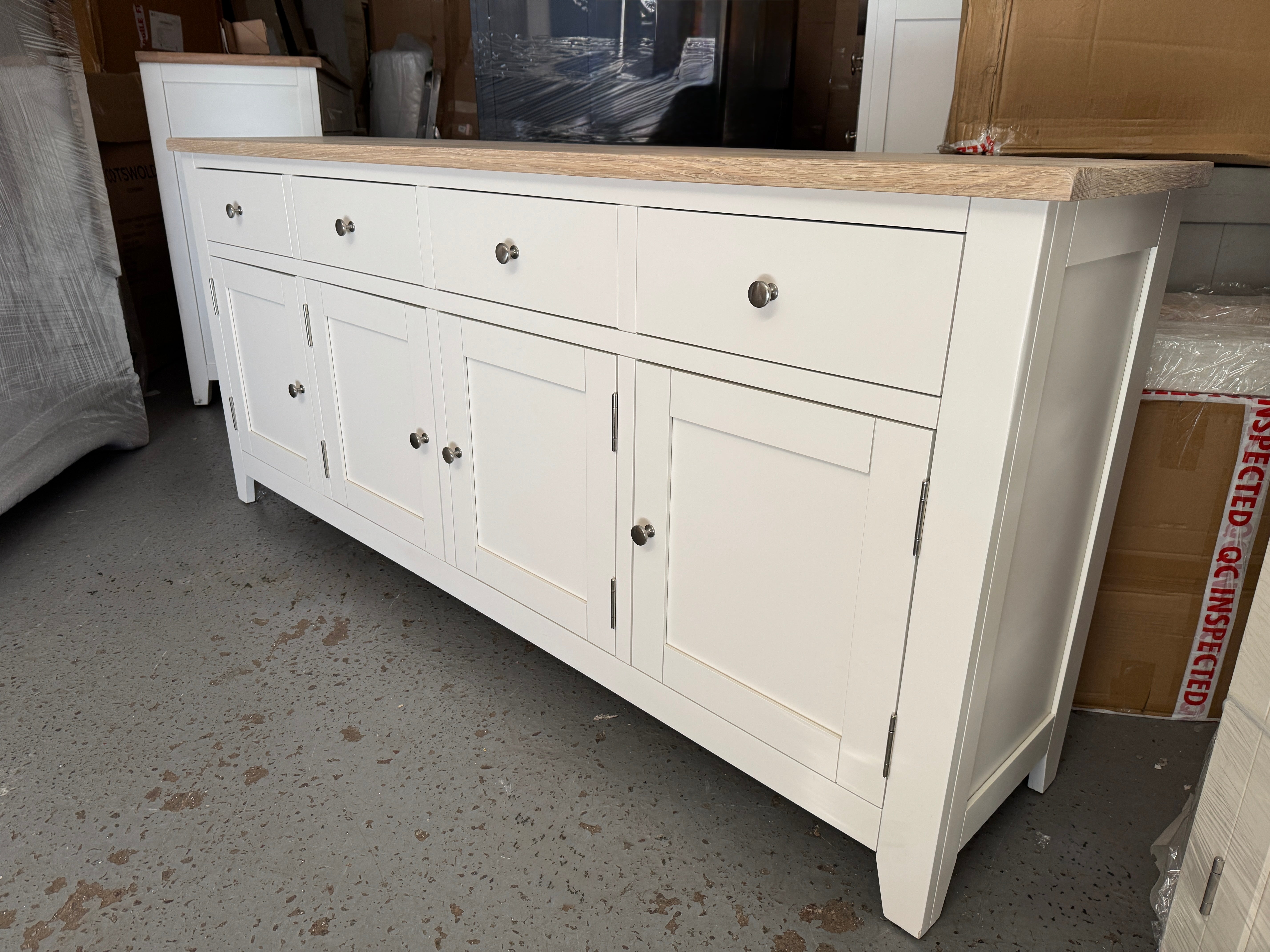 CHESTER CLASSIC CREAM
Extra Large Sideboard Quality Furniture Clearance Ltd