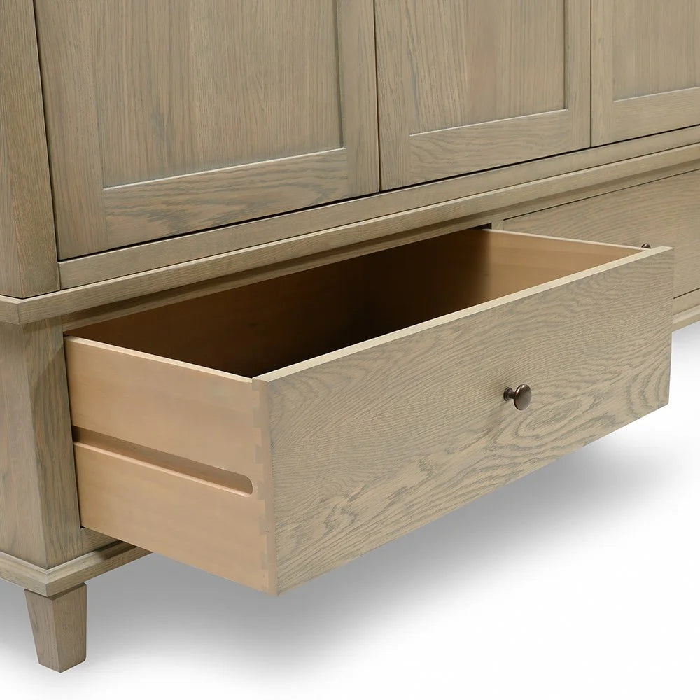 BIBURY SMOKED OAK
Triple Wardrobe Quality Furniture Clearance Ltd