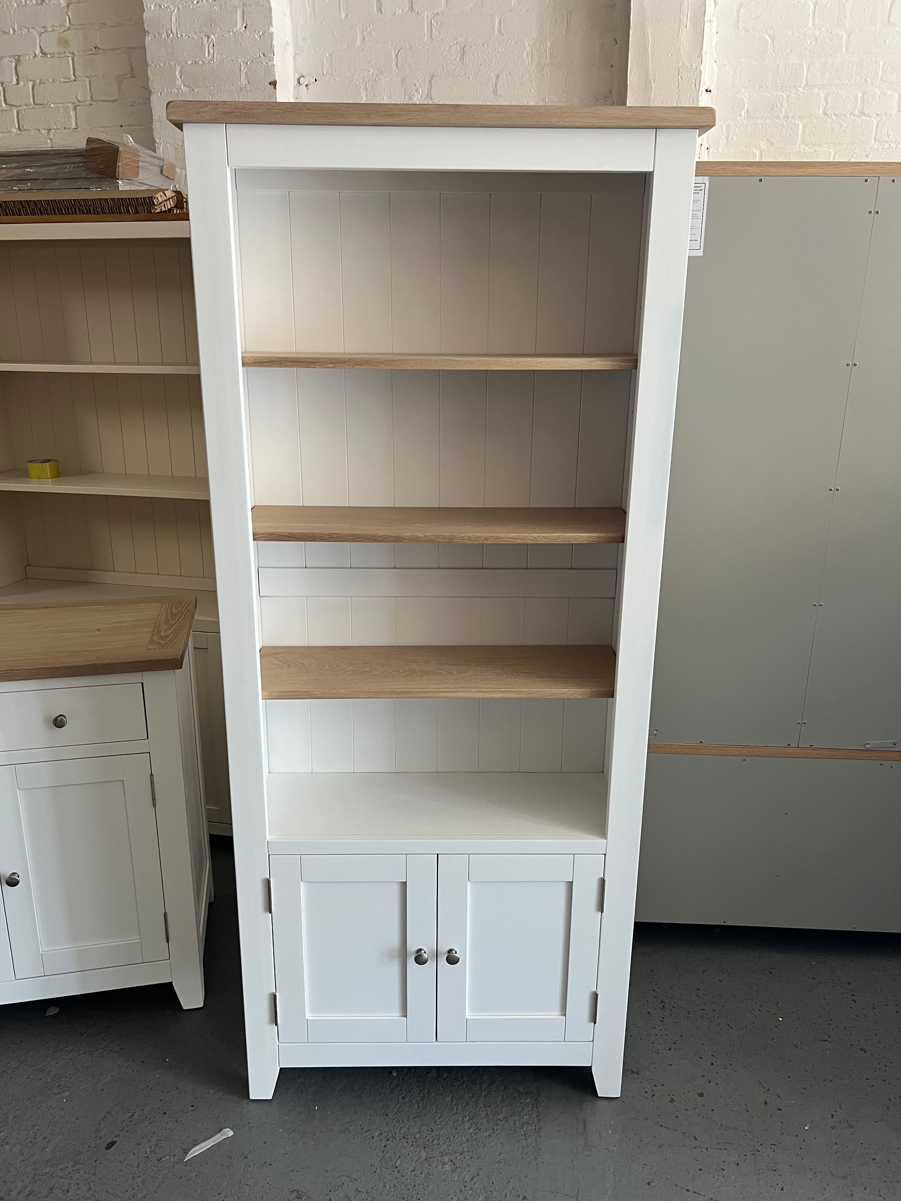 CHESTER PURE WHITE
Alcove Display Cabinet Quality Furniture Clearance Ltd