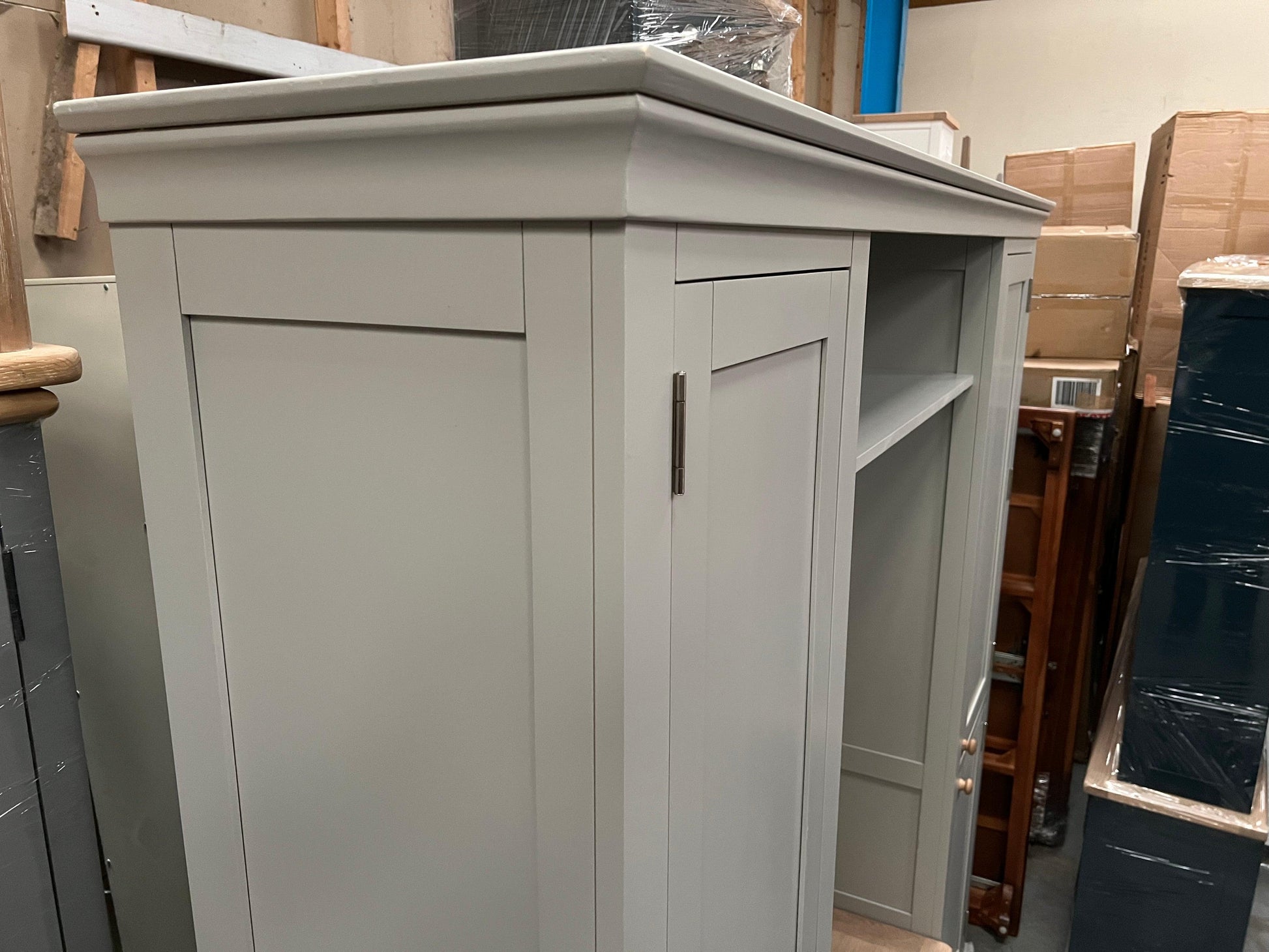 CHESTER DOVE GREY
Bootility Unit Quality Furniture Clearance Ltd