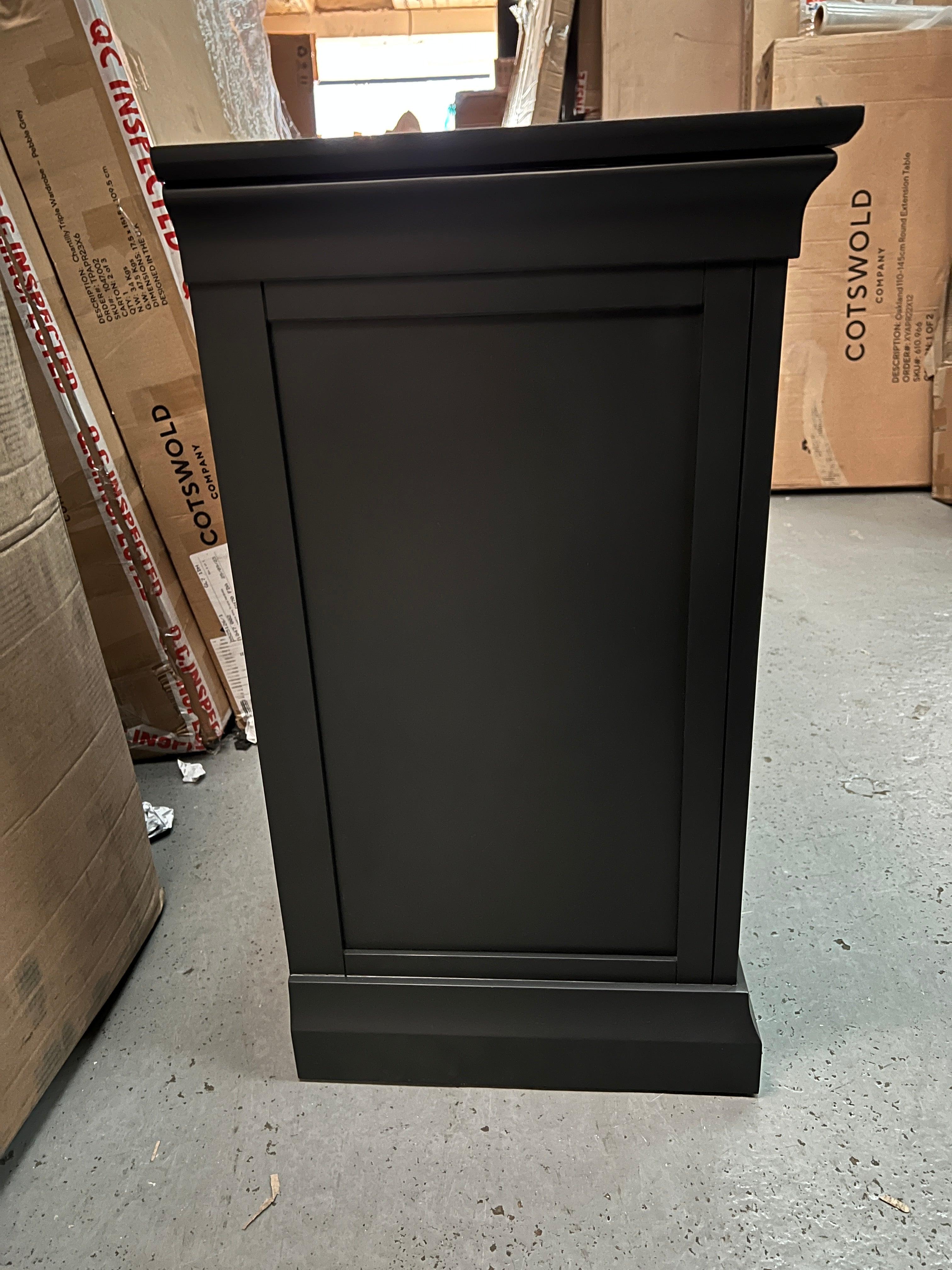 CHANTILLY DUSKY BLACK
Dressing Table Quality Furniture Clearance Ltd