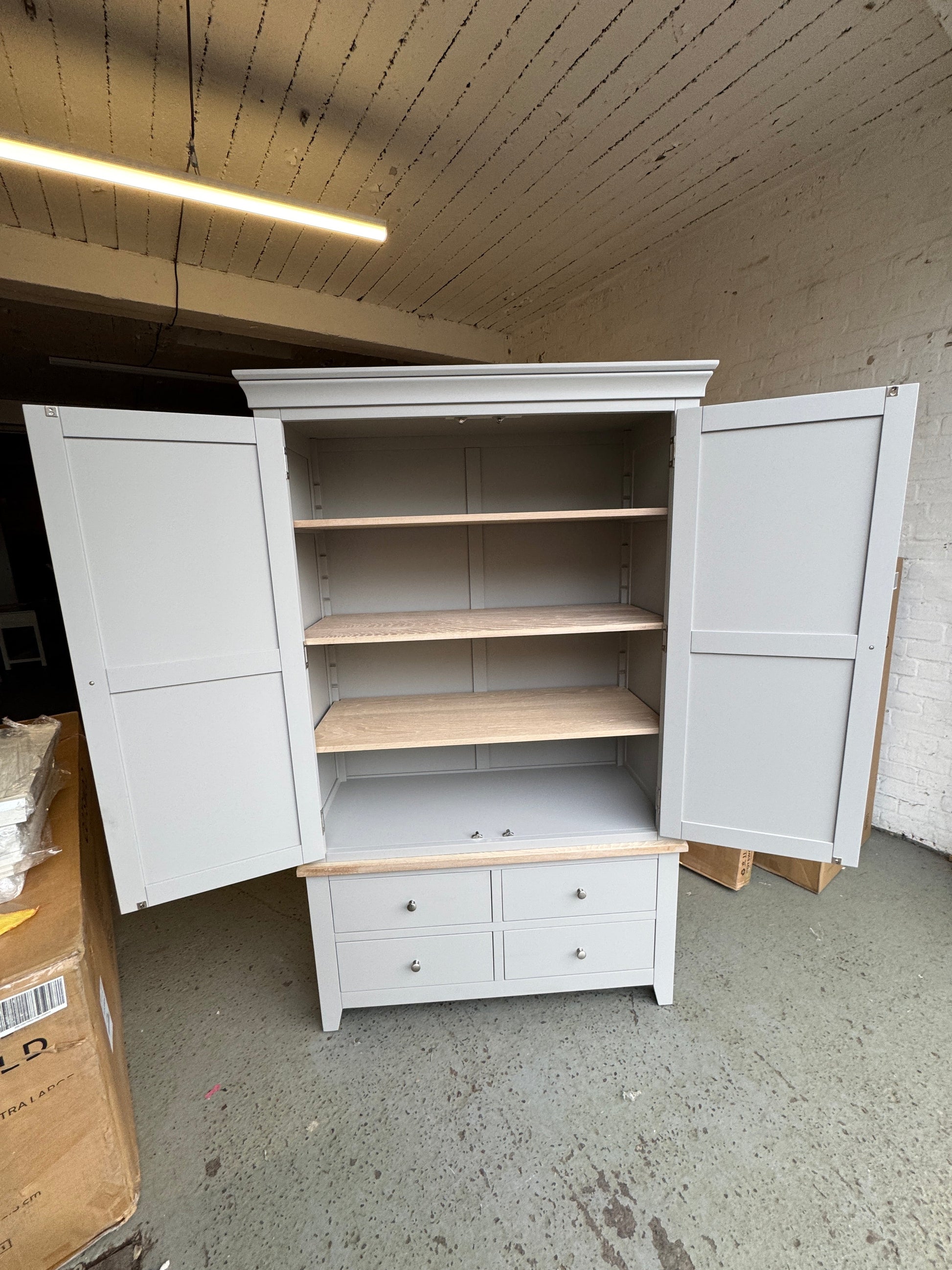 CHESTER DOVE GREY
Linen Cupboard Quality Furniture Clearance Ltd