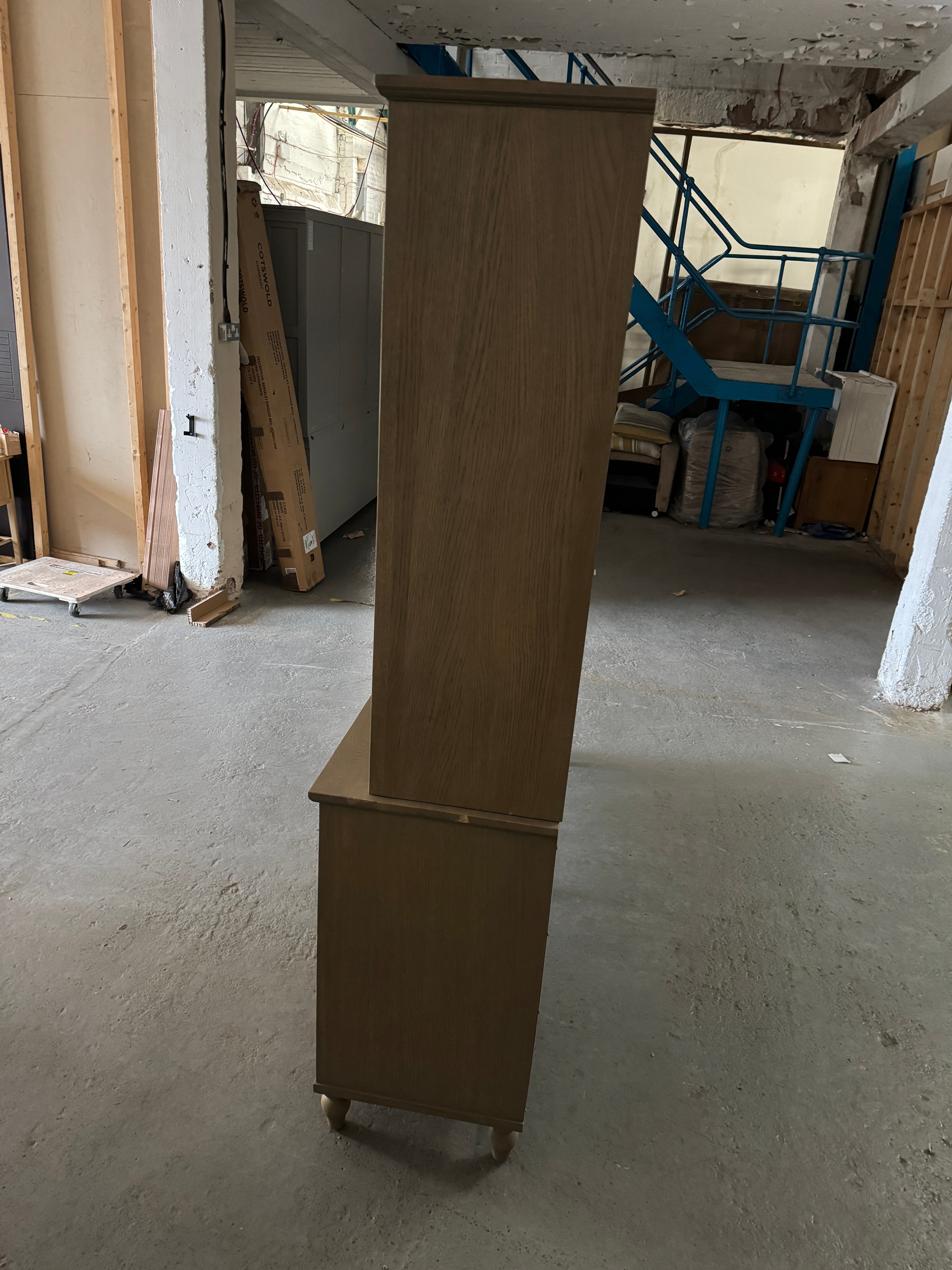 ELKSTONE SMOKED OAK
Grand Dresser Quality Furniture Clearance Ltd