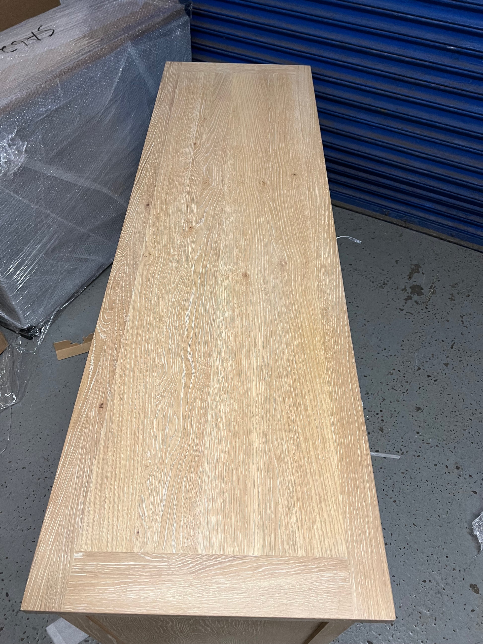 INGLESHAM WHITEWASH OAK
Double Pedestal Desk Quality Furniture Clearance Ltd