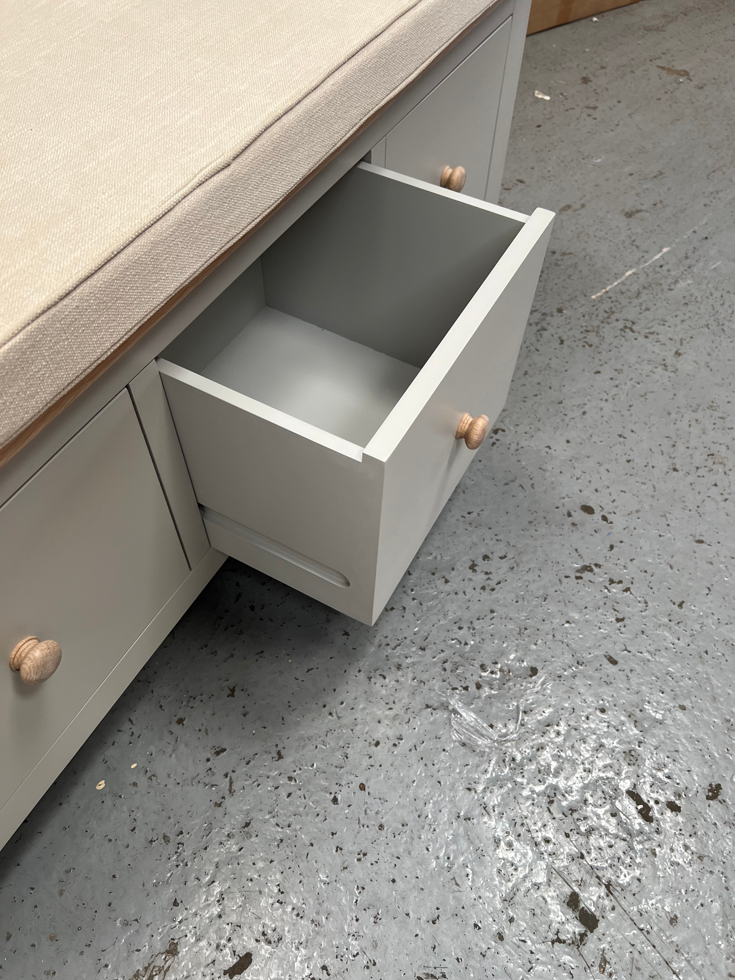 CHESTER DOVE GREY
3 Drawer Shoe Bench Quality Furniture Clearance Ltd