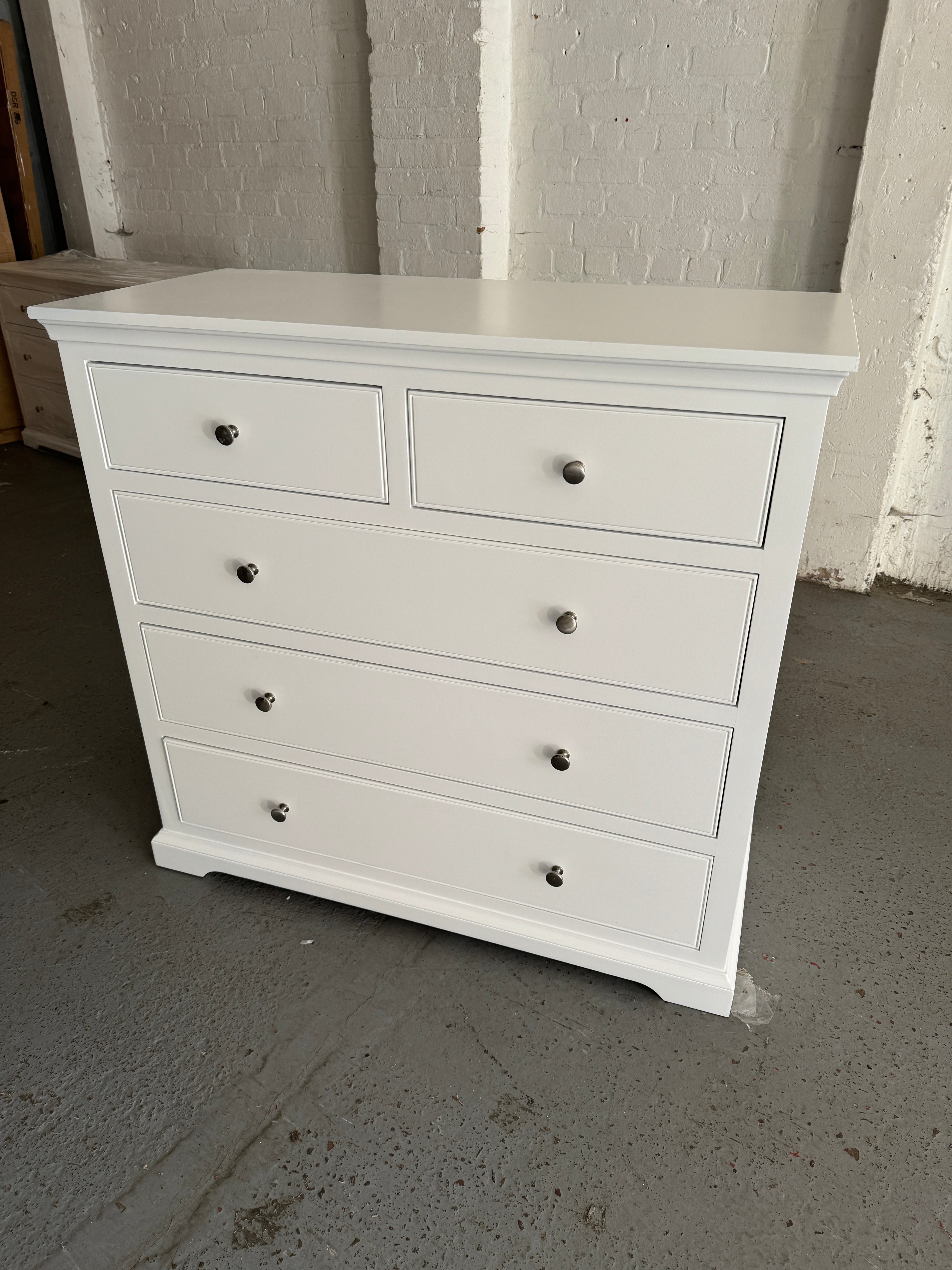 FAIRFORD SOFT WHITE
5 Drawer Chest