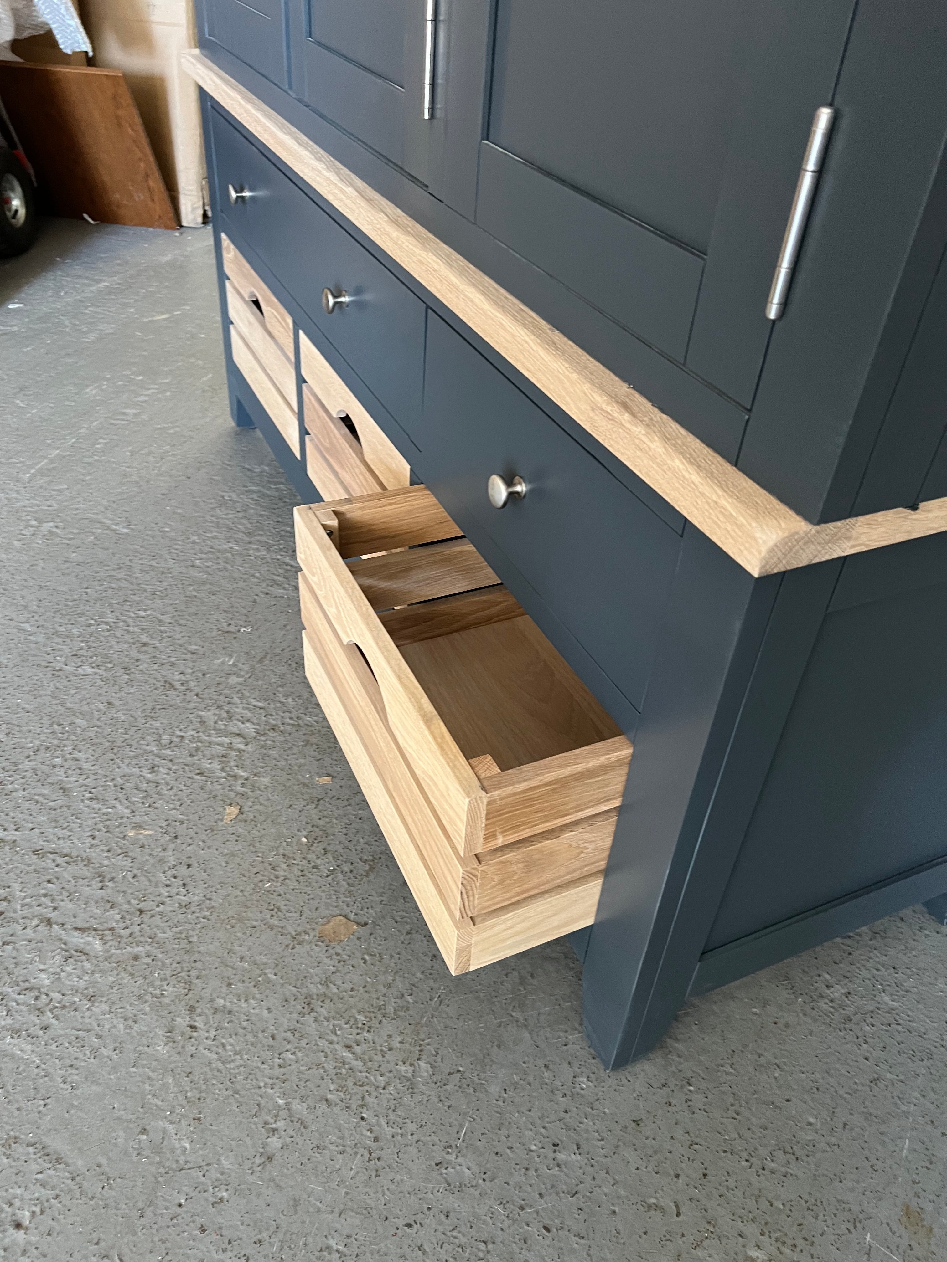 CHESTER CHARCOAL
Triple Larder Quality Furniture Clearance Ltd