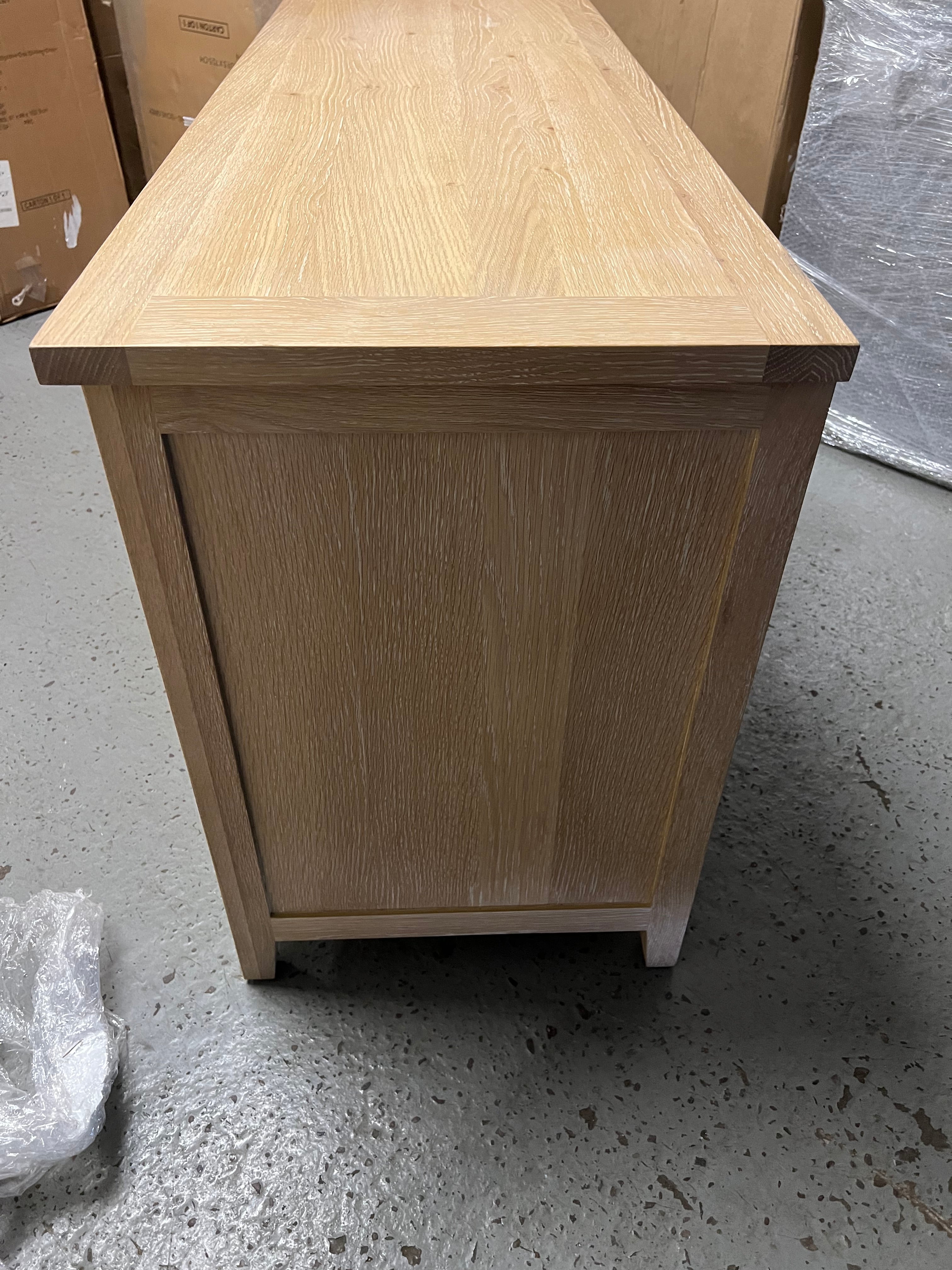 INGLESHAM WHITEWASH OAK
Double Pedestal Desk Quality Furniture Clearance Ltd