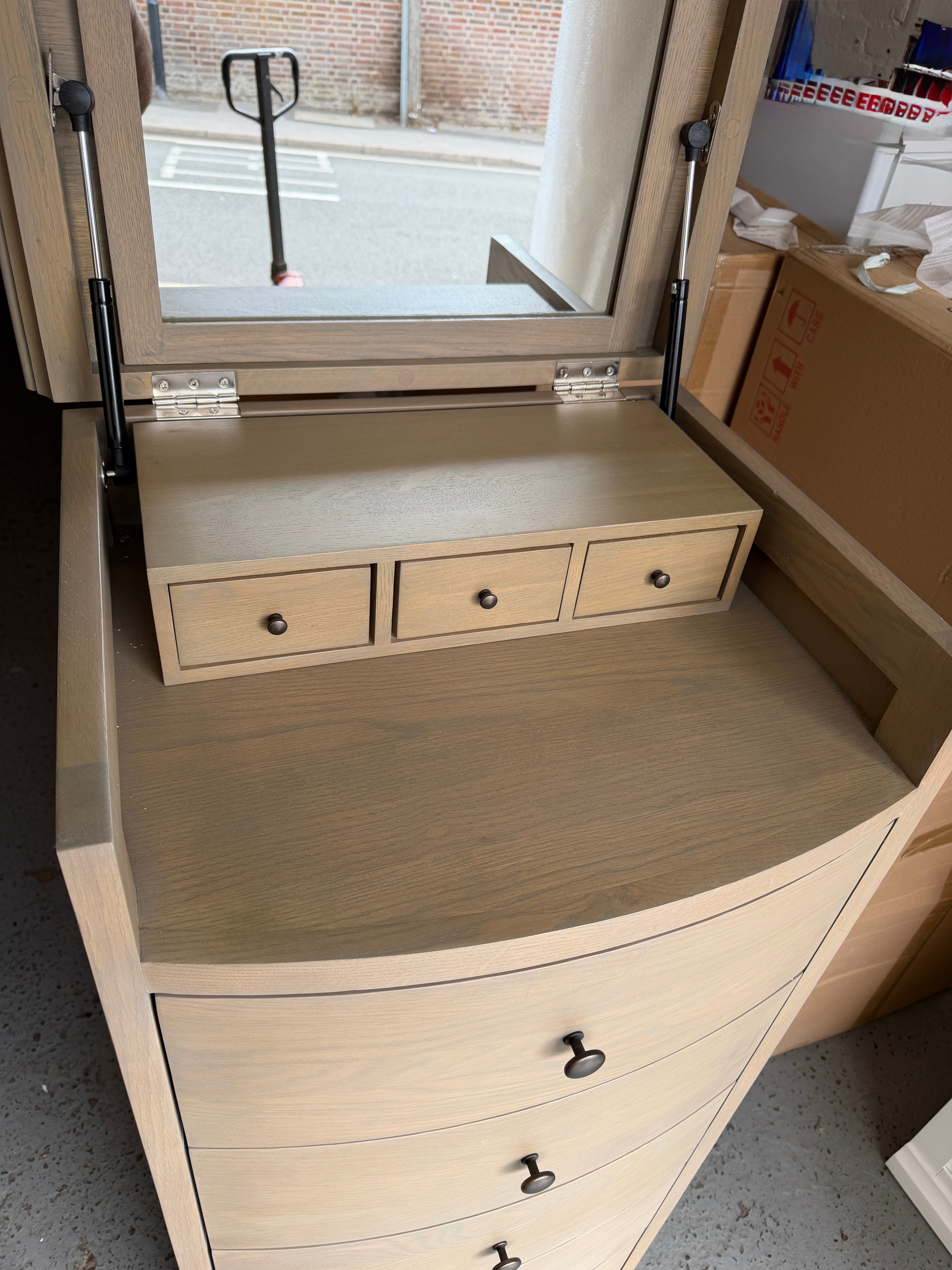 WINCHCOMBE SMOKED OAK
Vanity Tall Boy Quality Furniture Clearance Ltd