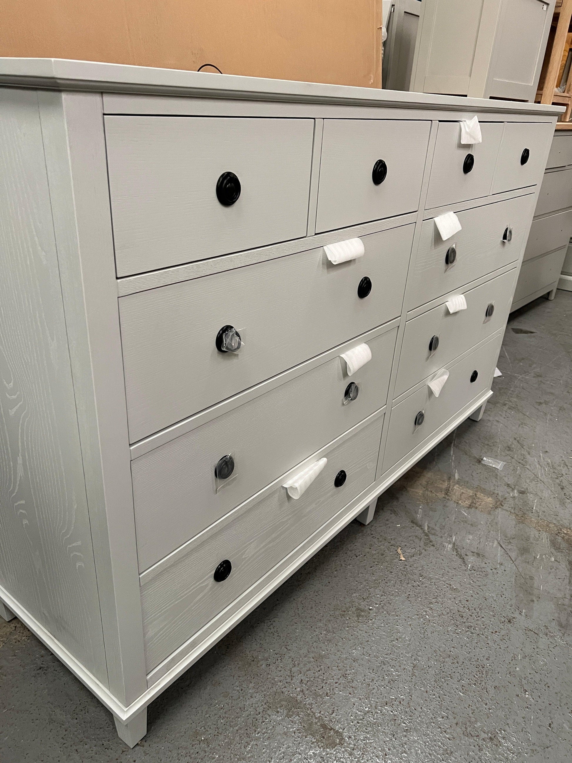 CHARLBURY MINERAL GREY
10 Drawer Chest Quality Furniture Clearance Ltd