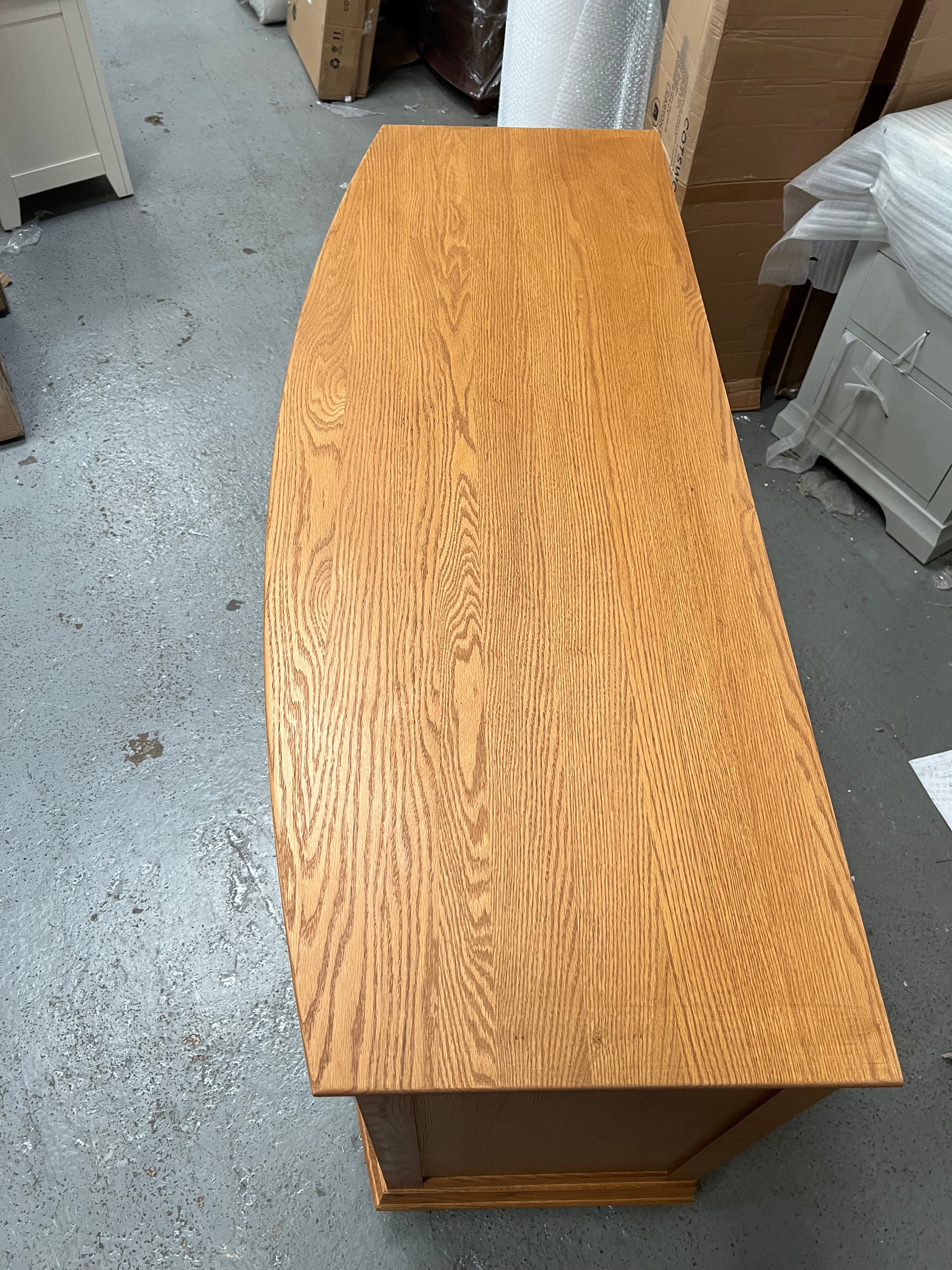 WINCHCOMBE OILED OAK
Low and Wide 6 Drawer Chest Quality Furniture Clearance Ltd