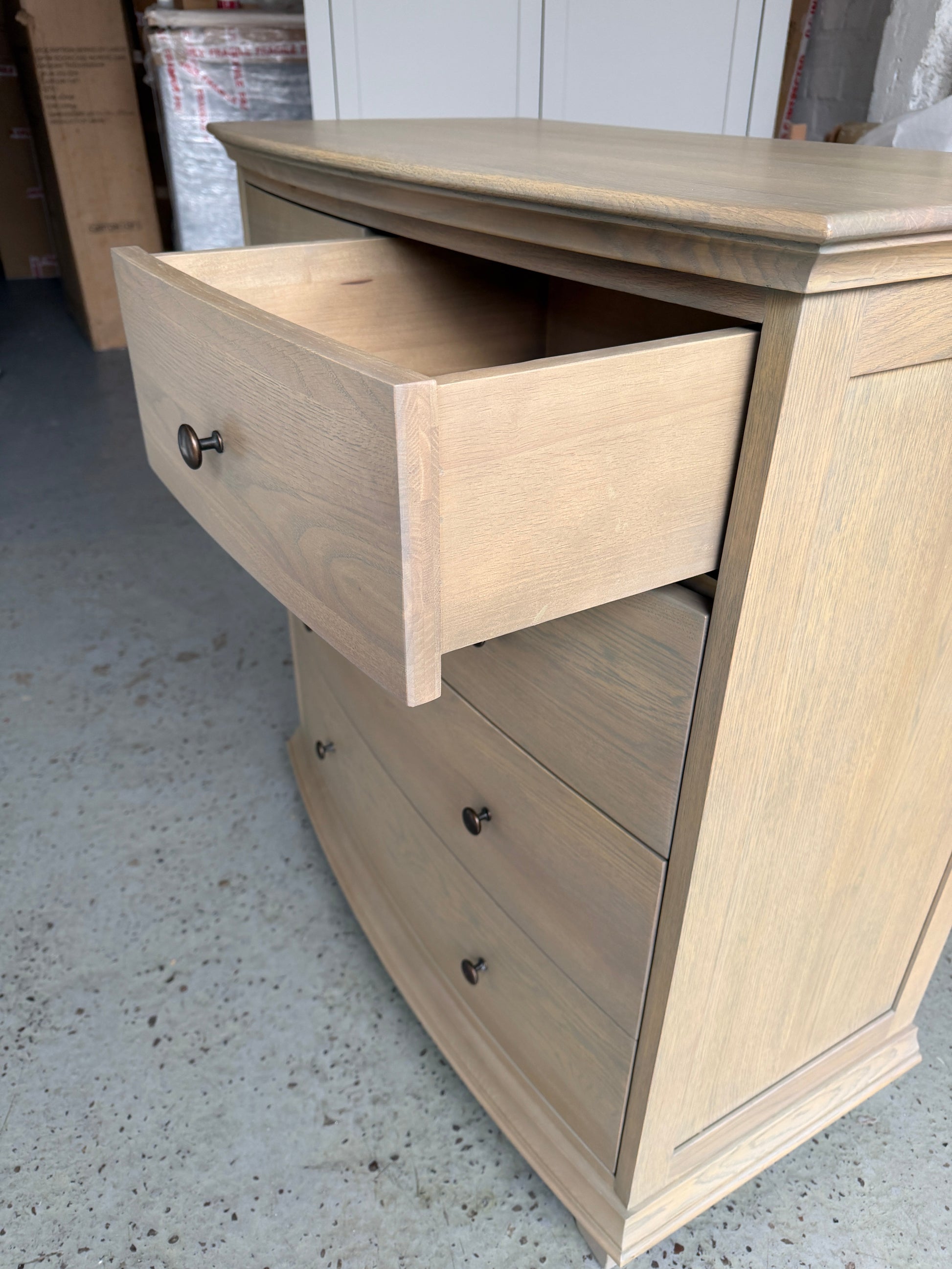WINCHCOMBE SMOKED OAK
5 Drawer Chest Quality Furniture Clearance Ltd